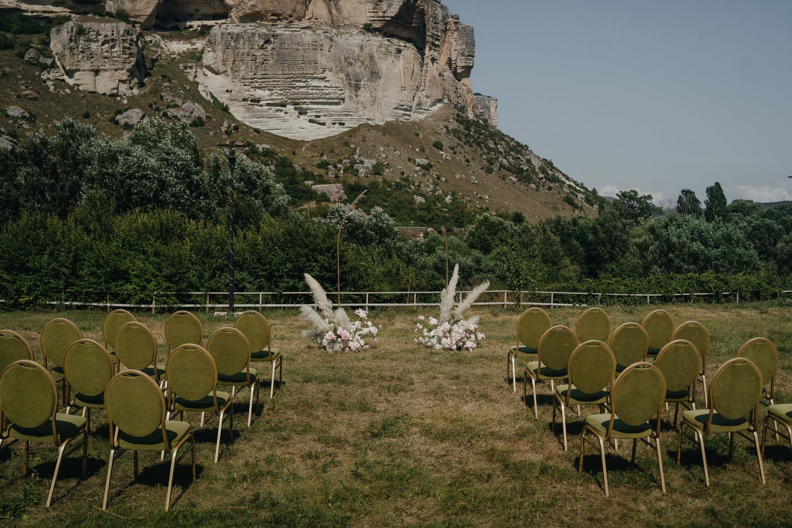 Свадебная фотосъемка в старинном отеле в Крымском Санторини. Свадебный и семейный фотограф и видеограф, Крым, Москва, Санкт -Петербург
