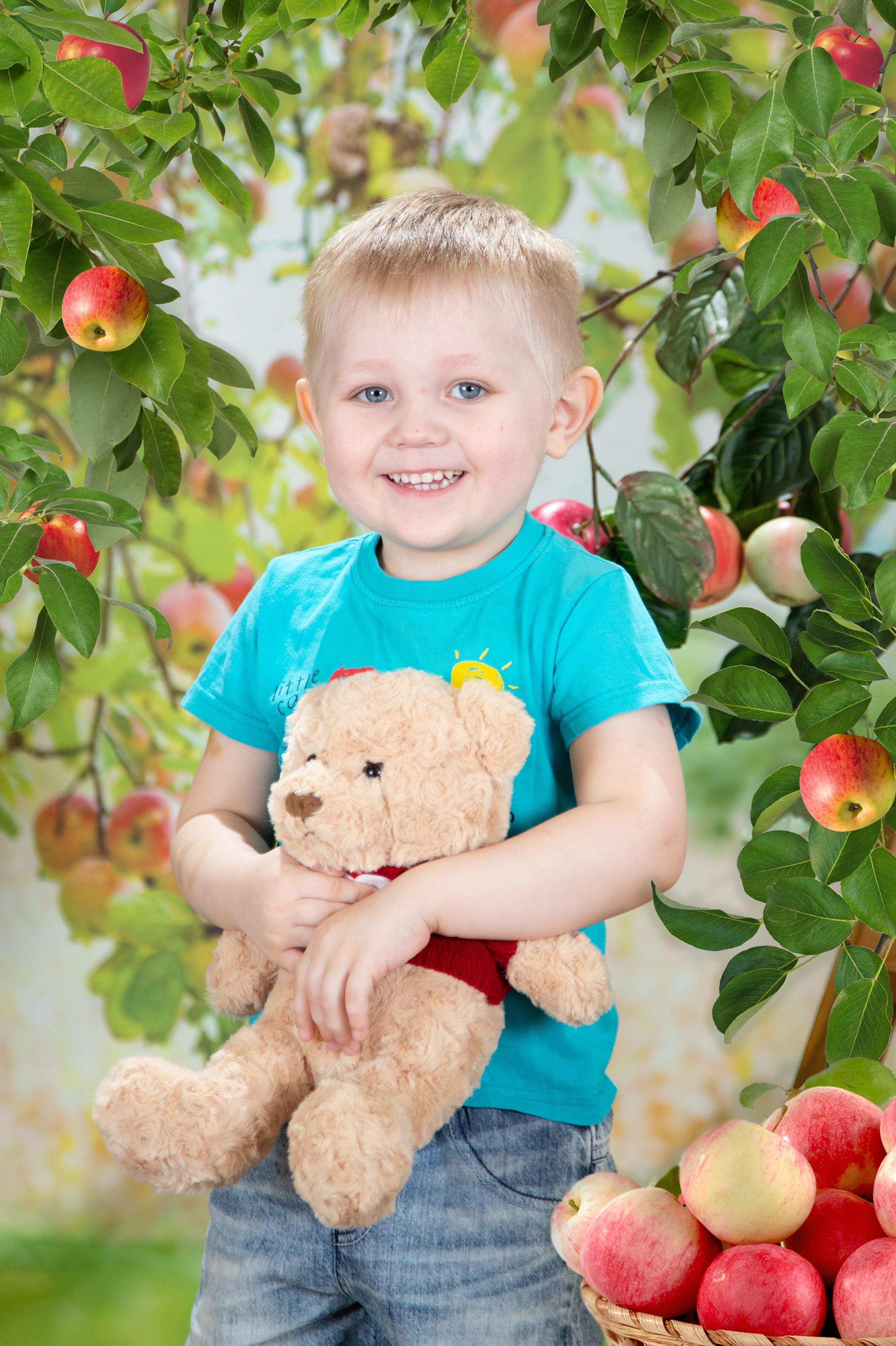 Фотосессия «Под яблоней». Детская фотостудия «Фоточка» Москва Зеленоград фотопроекты, выпускные альбомы