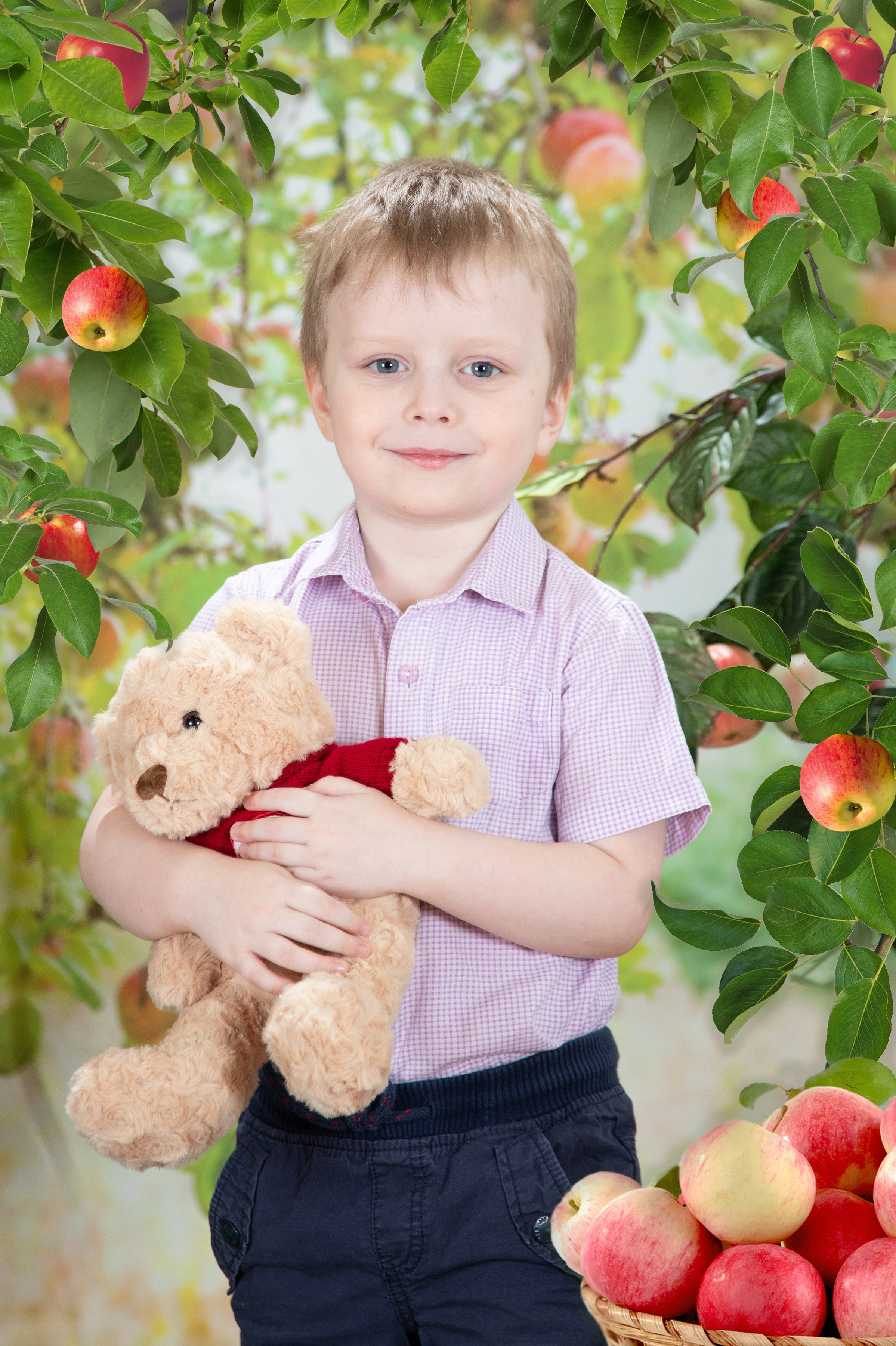 Фотосессия «Под яблоней». Детская фотостудия «Фоточка» Москва Зеленоград фотопроекты, выпускные альбомы