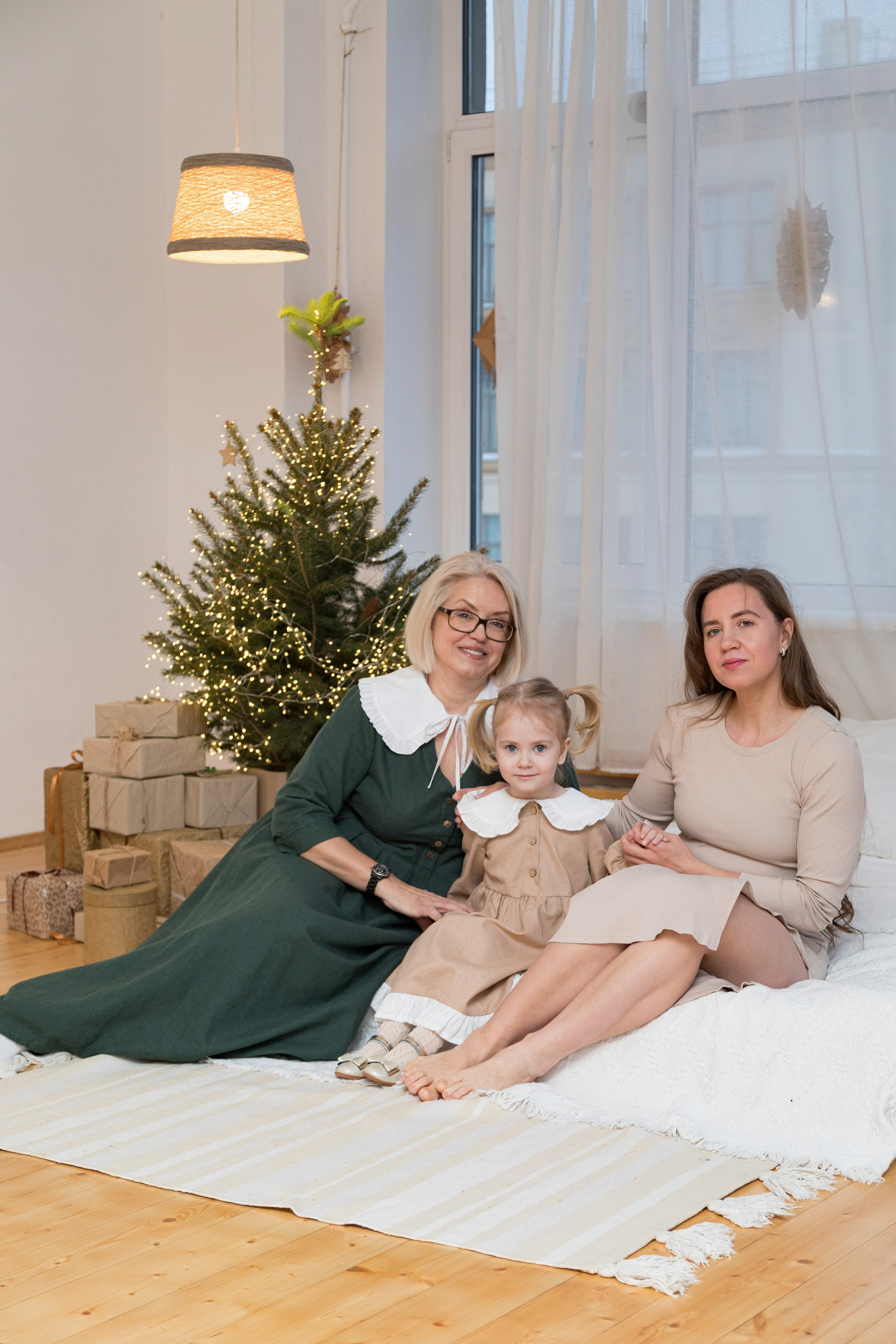 Семейная новогодняя студийная фотосессия. Детский и контент фотограф Надя Волкова Санкт-Петербург