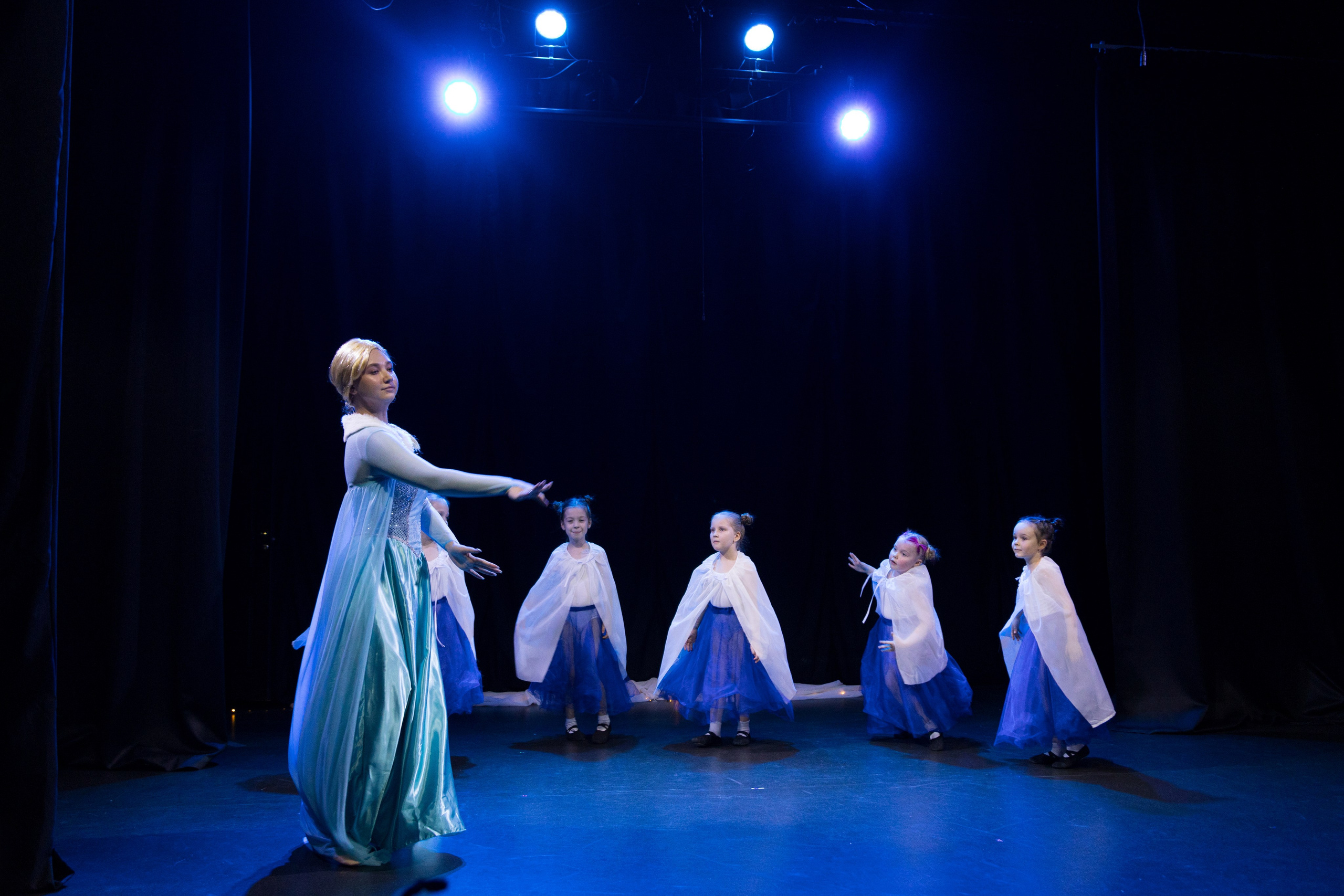 Отчетный танцевальный концерт детей 2-7 лет. Детский и контент фотограф Надя Волкова Санкт-Петербург