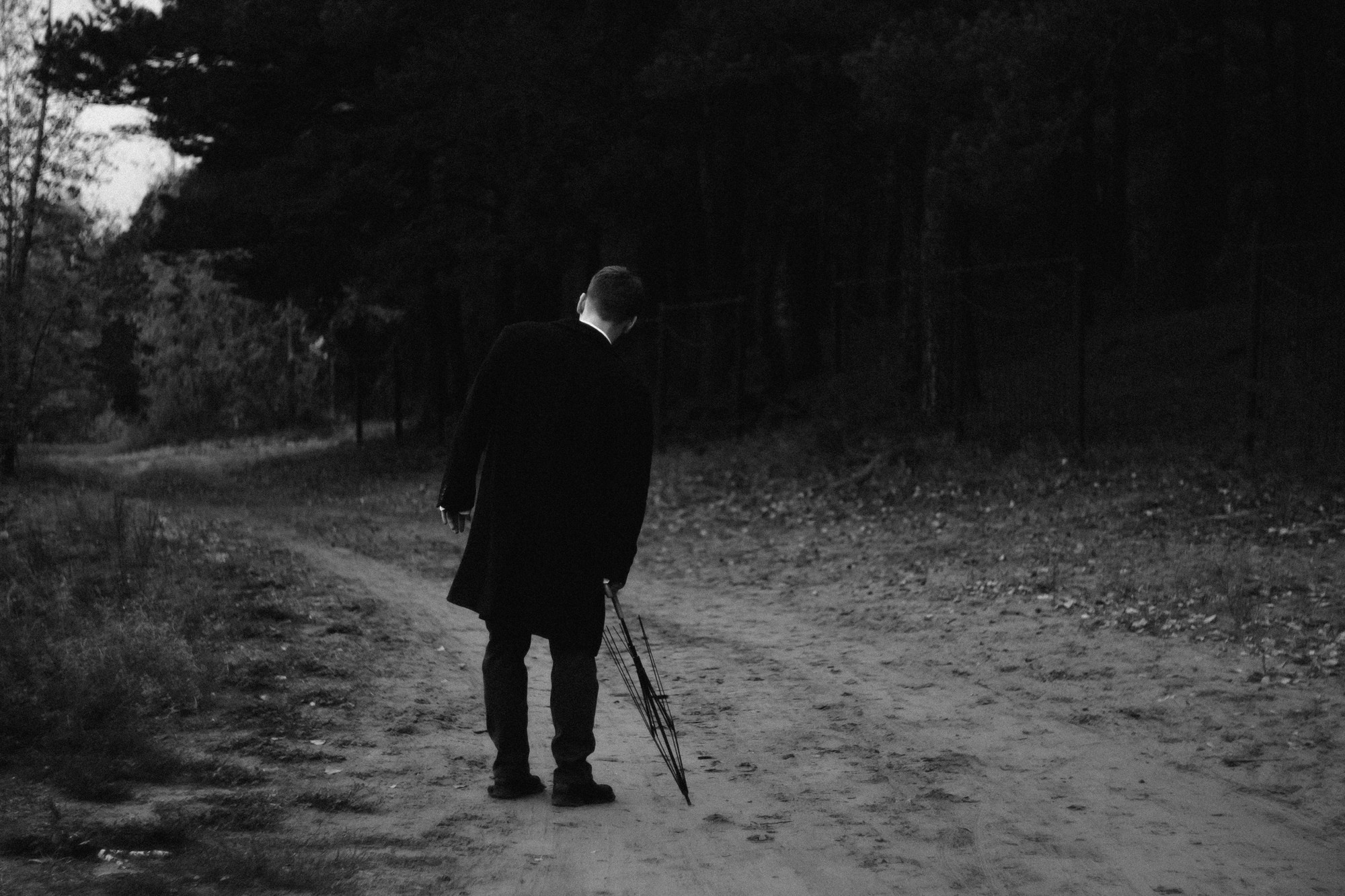 Мужская портретная фотосессия в Гагаринском парке Тюмени | Фотограф Дарья Мустафина. Портретный фотограф Тюмень Дарья Мустафина