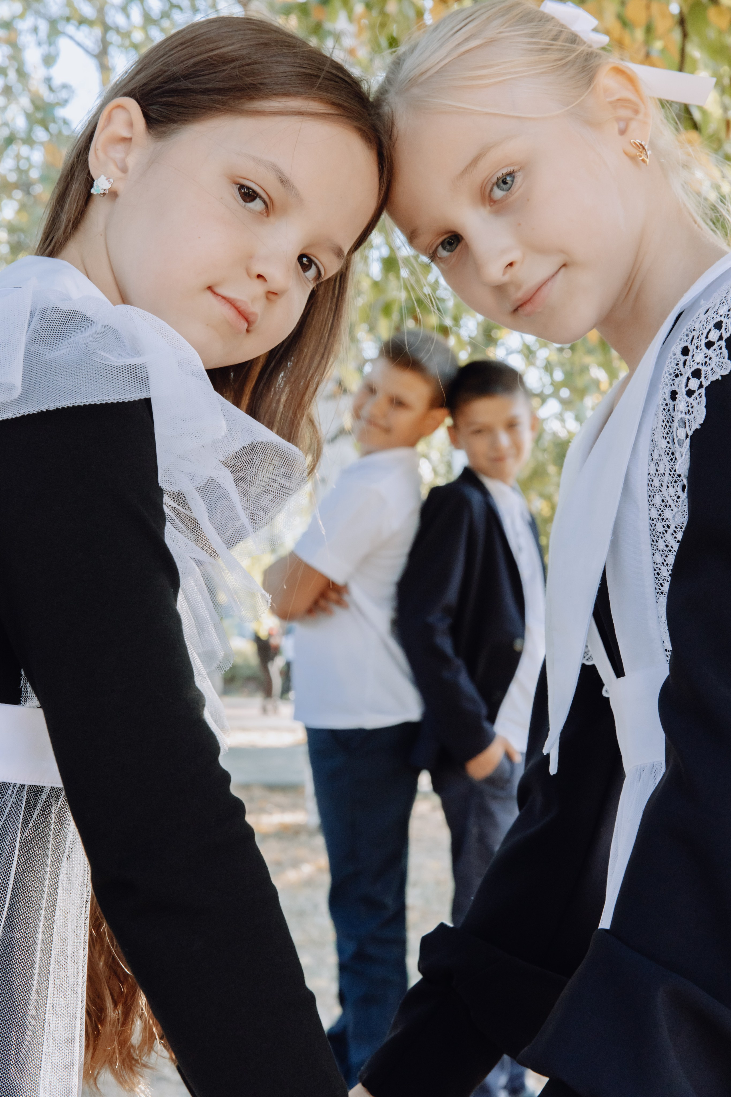 Школьные альбомы в Чернянке. Фотограф Максим Никонов