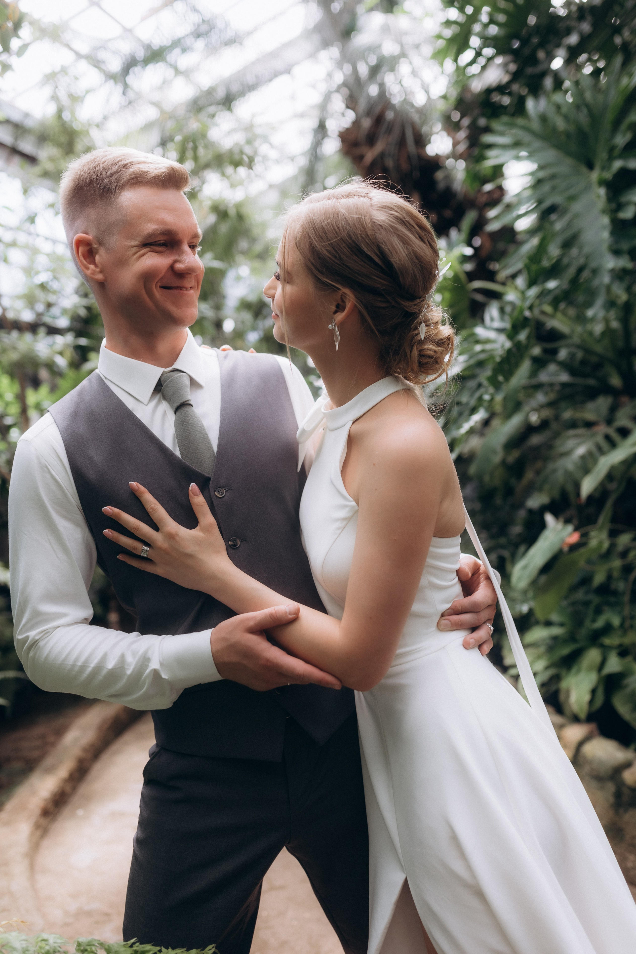 Свадебная фотосессия в Главном Ботаническом саду и в оранжерее. Свадебный фотограф в Москве Мария Крош