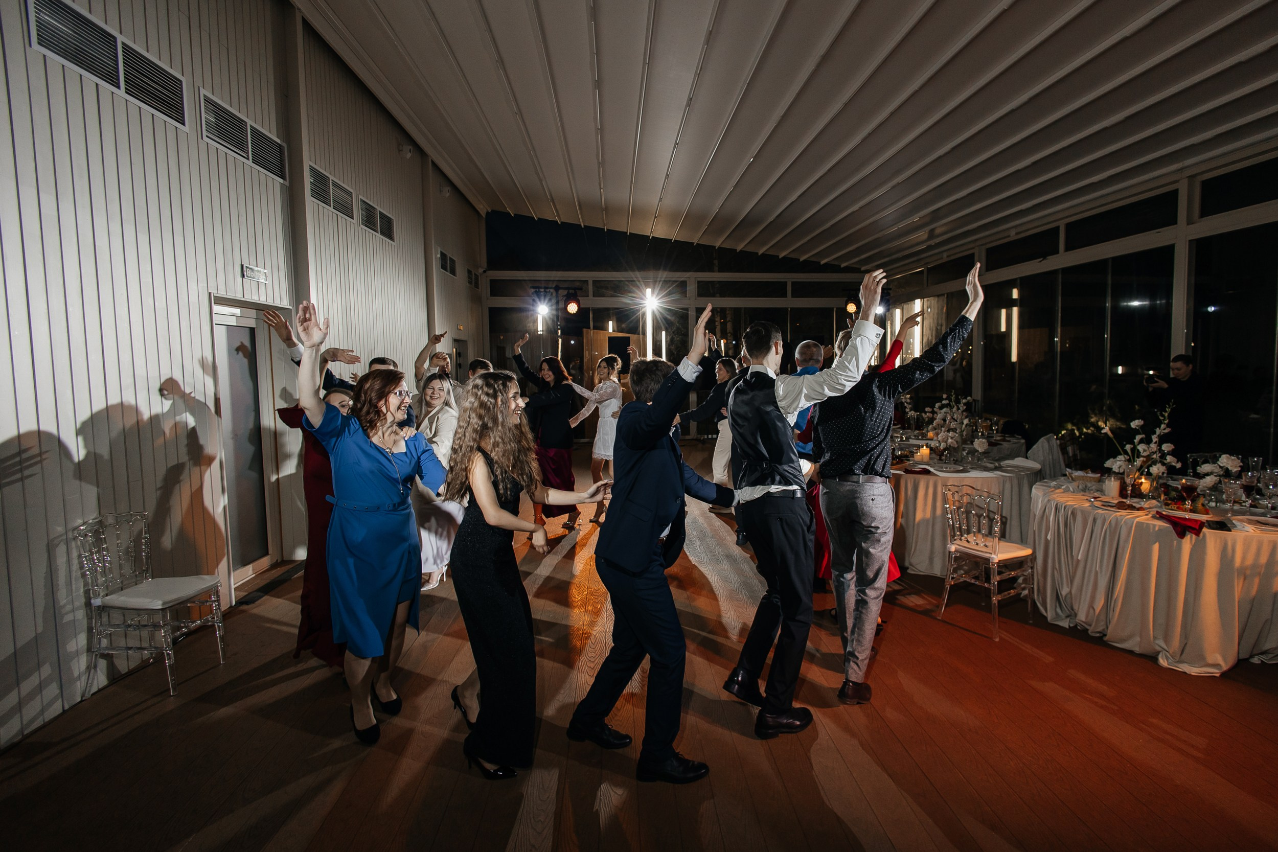 Дискотека на площадке THE SUN LAKE VERANDA EVENT на озере Сенеж Солнечногорск