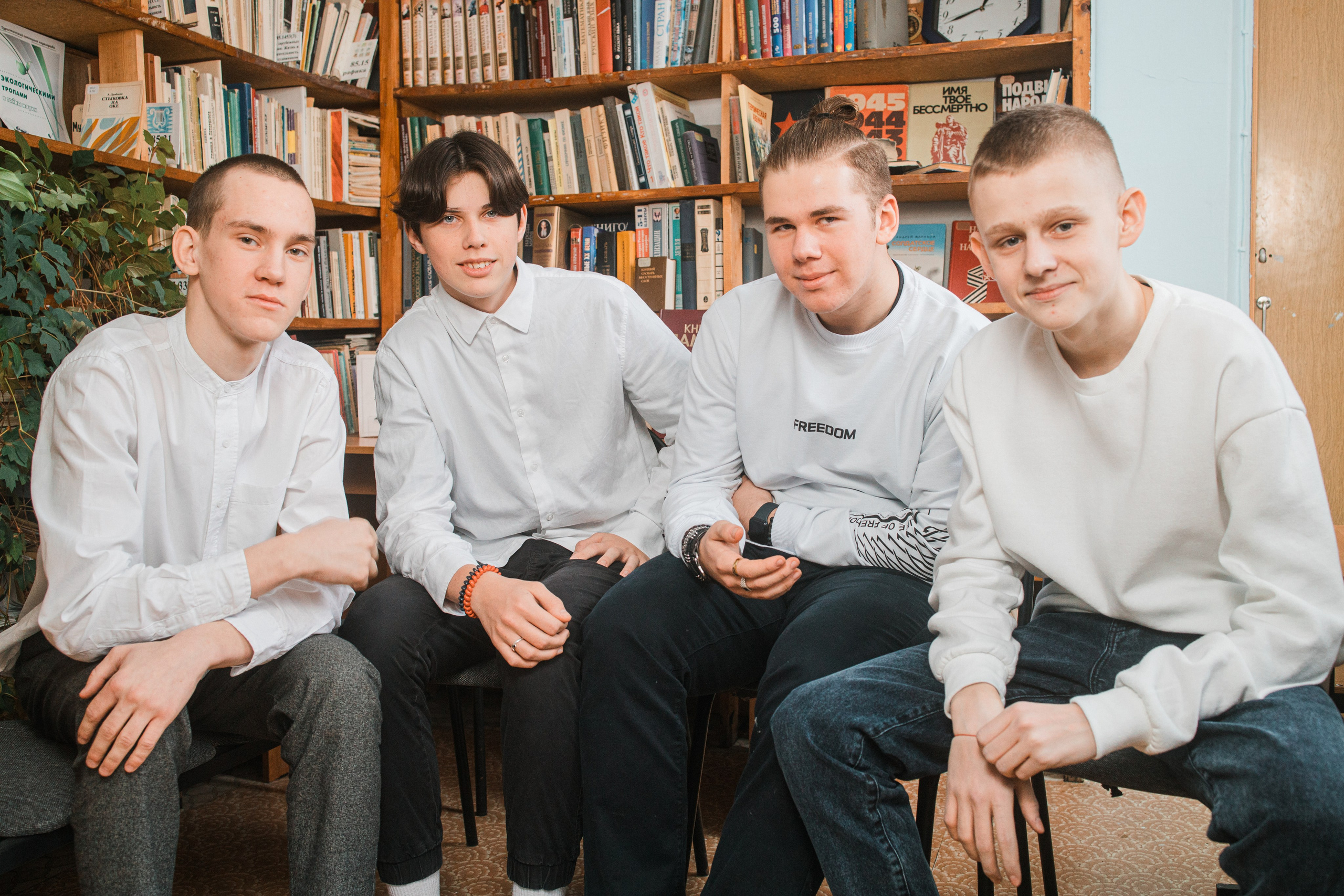 Групповая фотосессия 9 класса для альбома. Выпускные альбомы в Серпухове