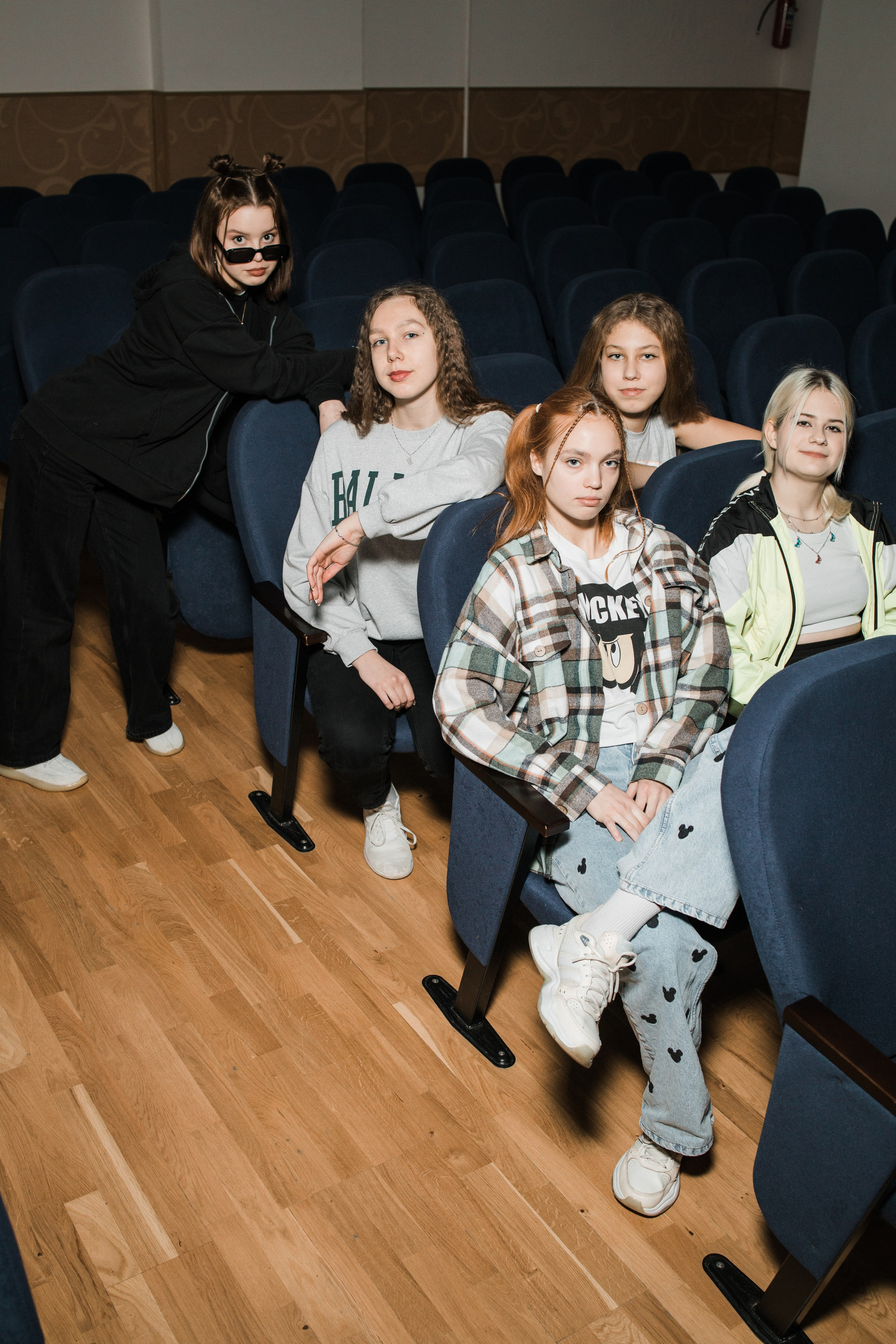 Современная фотосессия для выпускников 9 классов. Выпускные альбомы в Серпухове