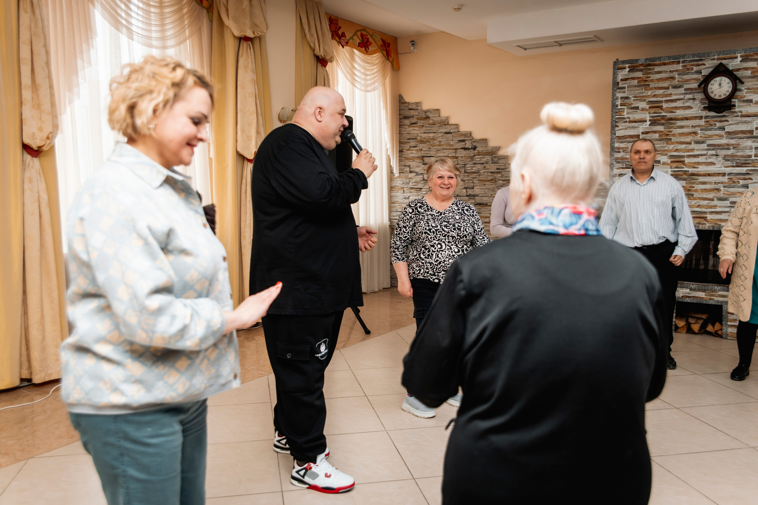 Фото с концерта для людей с ограниченными возможностями. ЛЁША МЕДВЕДЬ| АРТИСТ |АВТОР ПЕСЕН|ДИДЖЕЙ МЕДВЕДЬ |