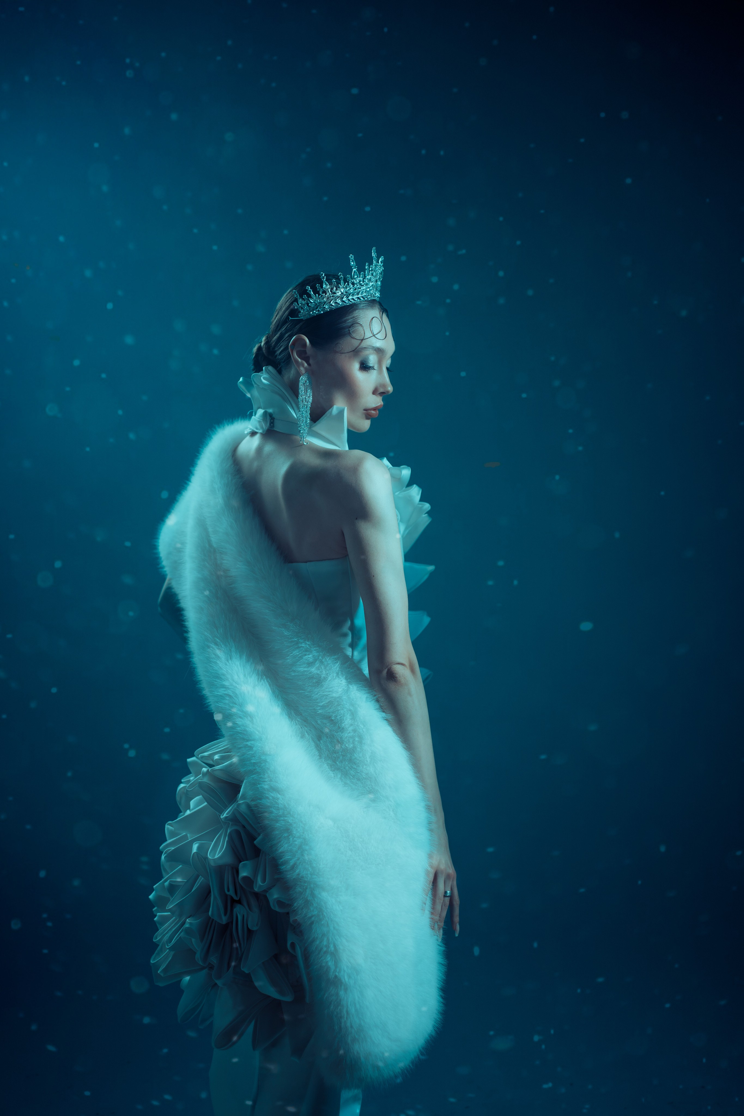 Fashion editorial. I’m Julia Idamzhapova, a photographer based in Lisbon, creating natural and timeless images