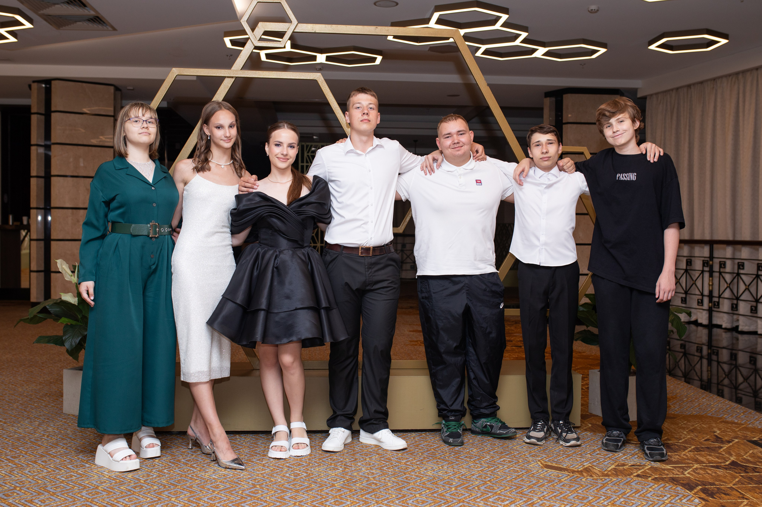 Выпускной 11 класс. Ресторан «Мед». Фотограф в Новосибирске Ася Зверева