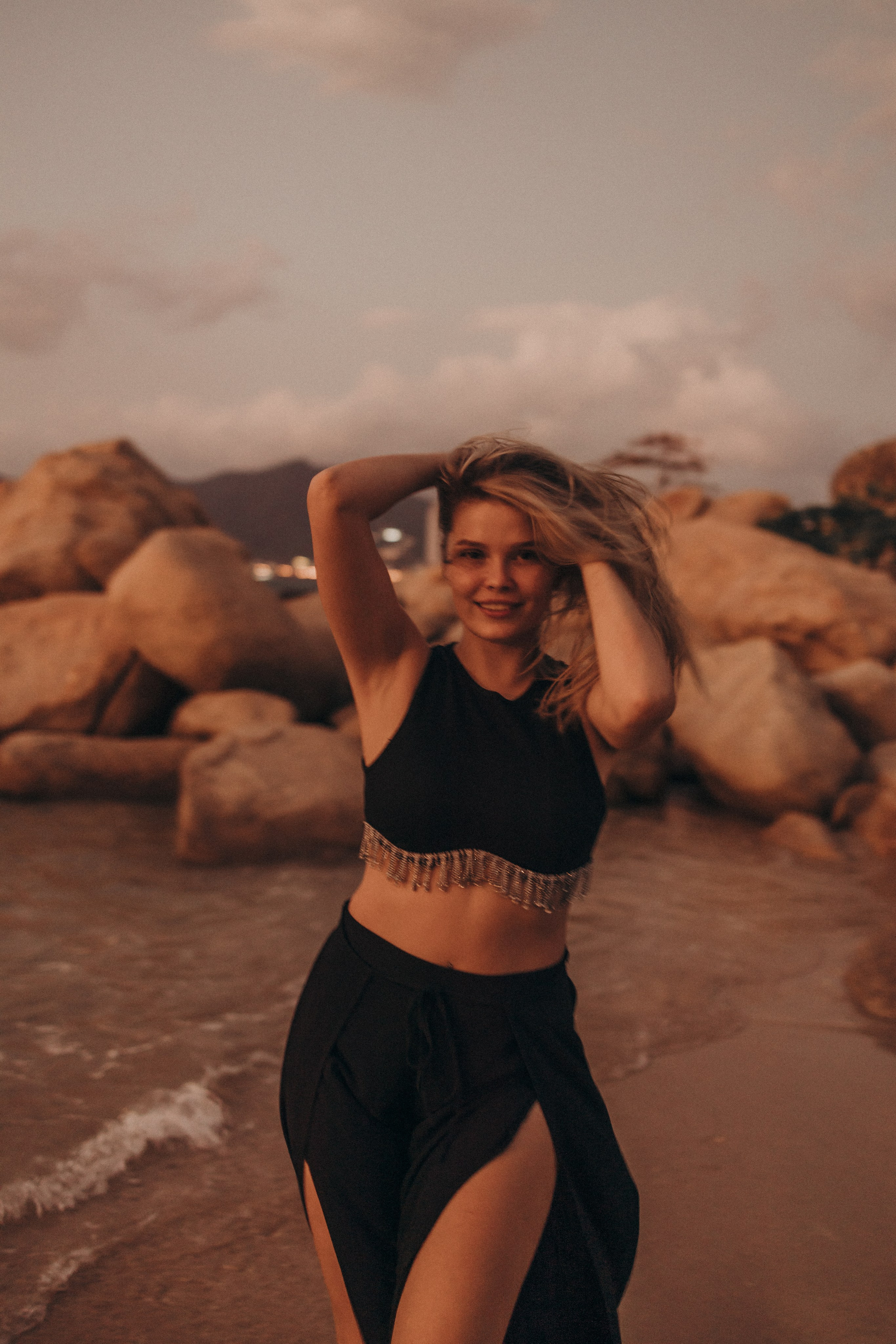 Кристина (Каменный сад Хон Чонг, Нячанг). Фотограф Астана. Индивидуальные, парные и семейные фотосессии