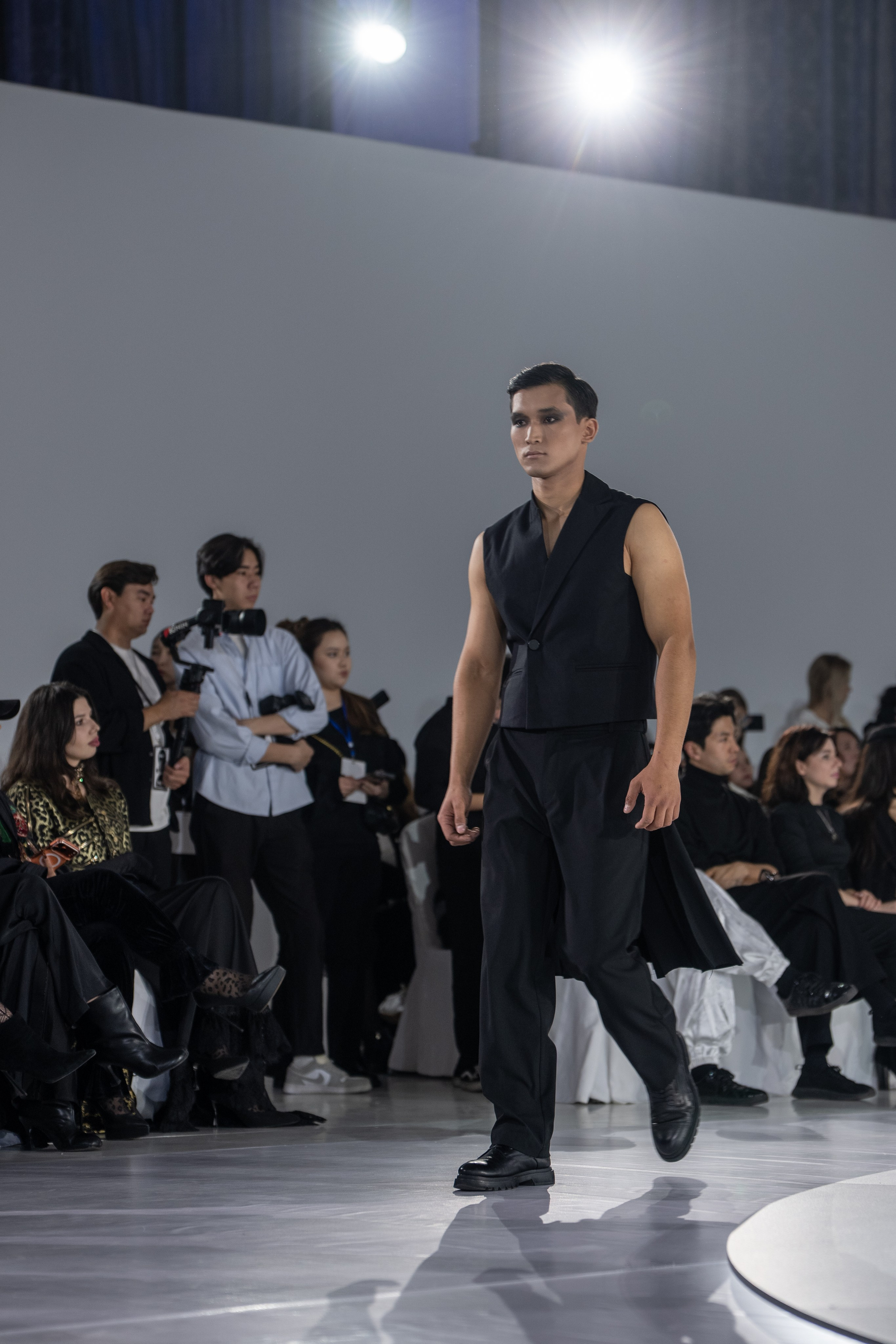 Dwsigner Nazar Almazbekov. Сайт Алматинского НЮ АРТ, будуар и фэшн фотографа Дениса Карпенко