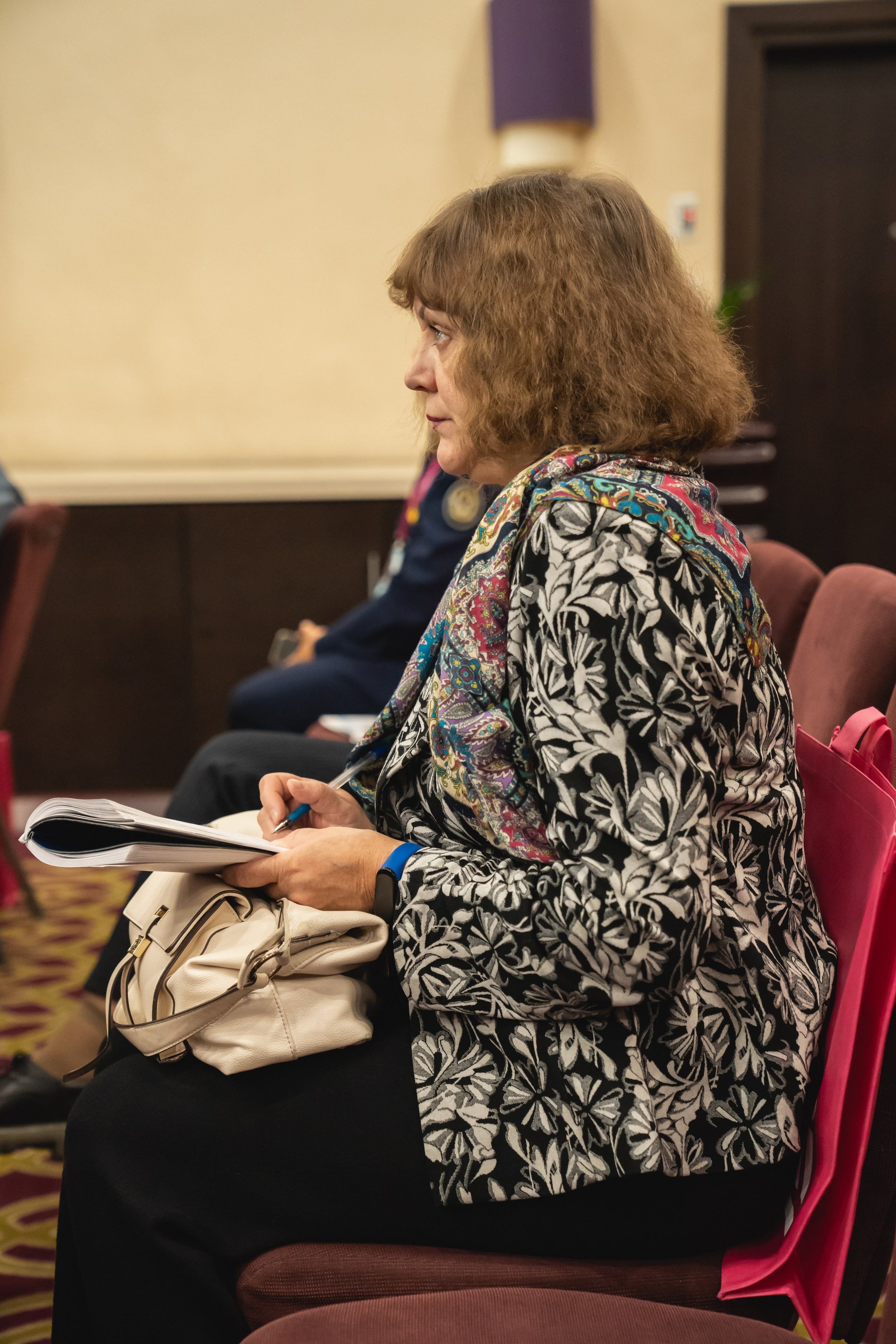 Фотосессия форумов, конференций. Занимаюсь профессиональной фотографией и живу рядом с Байкалом. Работаю в разных жанрах