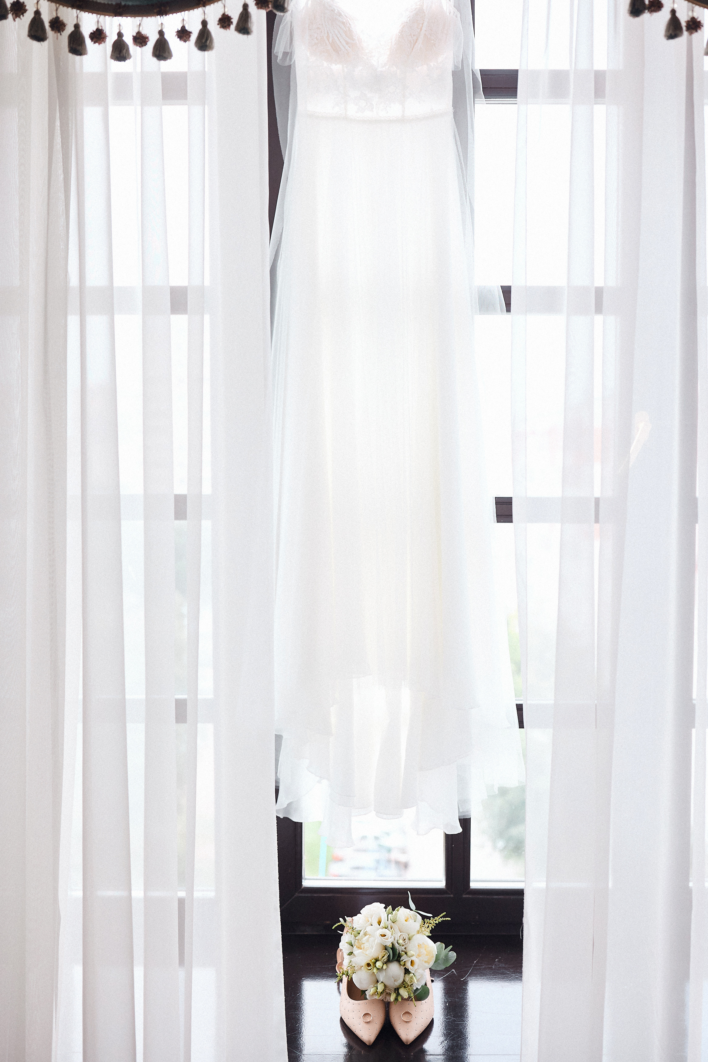 Свадебная фотография в отеле Тюмени