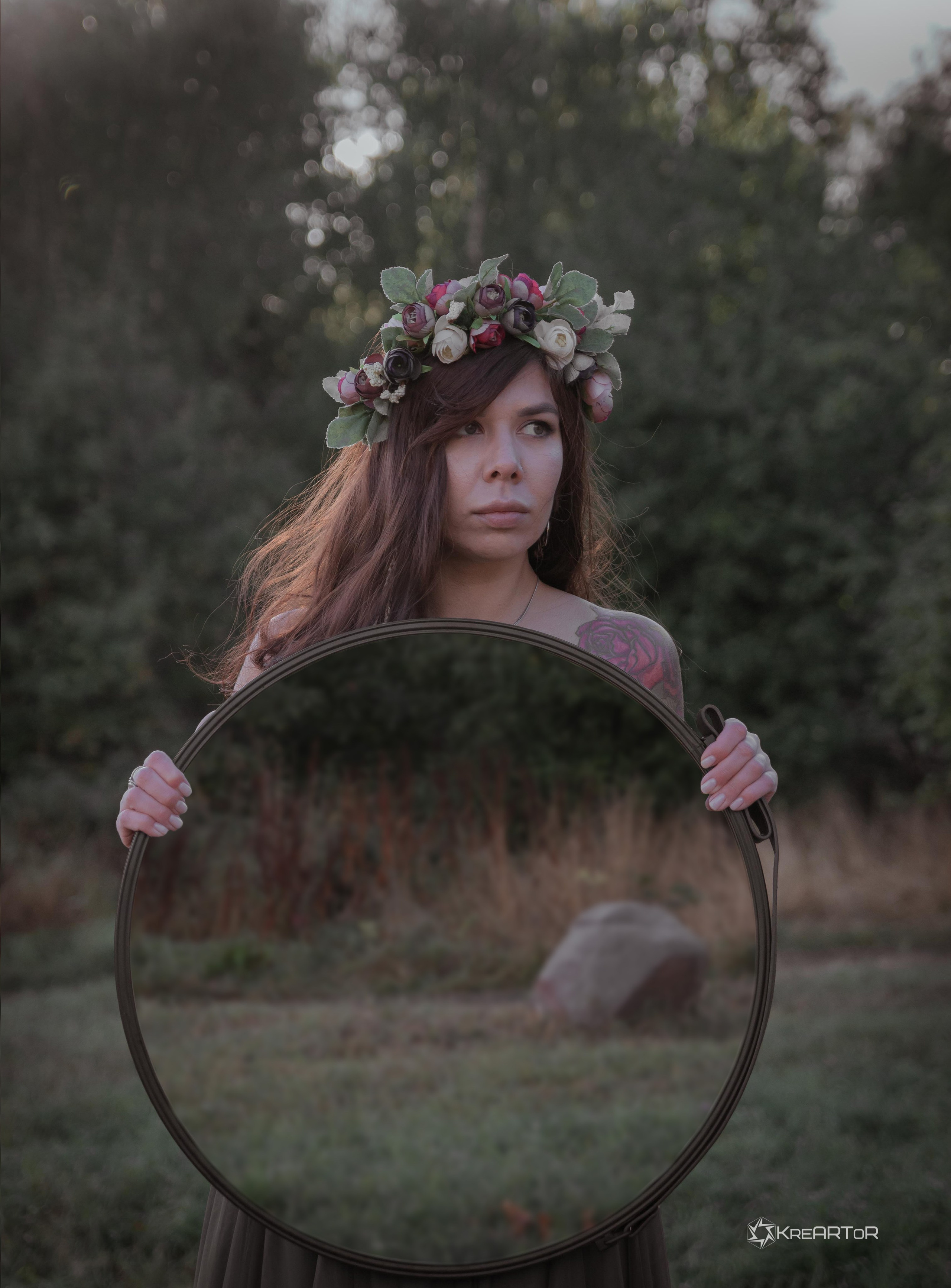 Девушка с венком