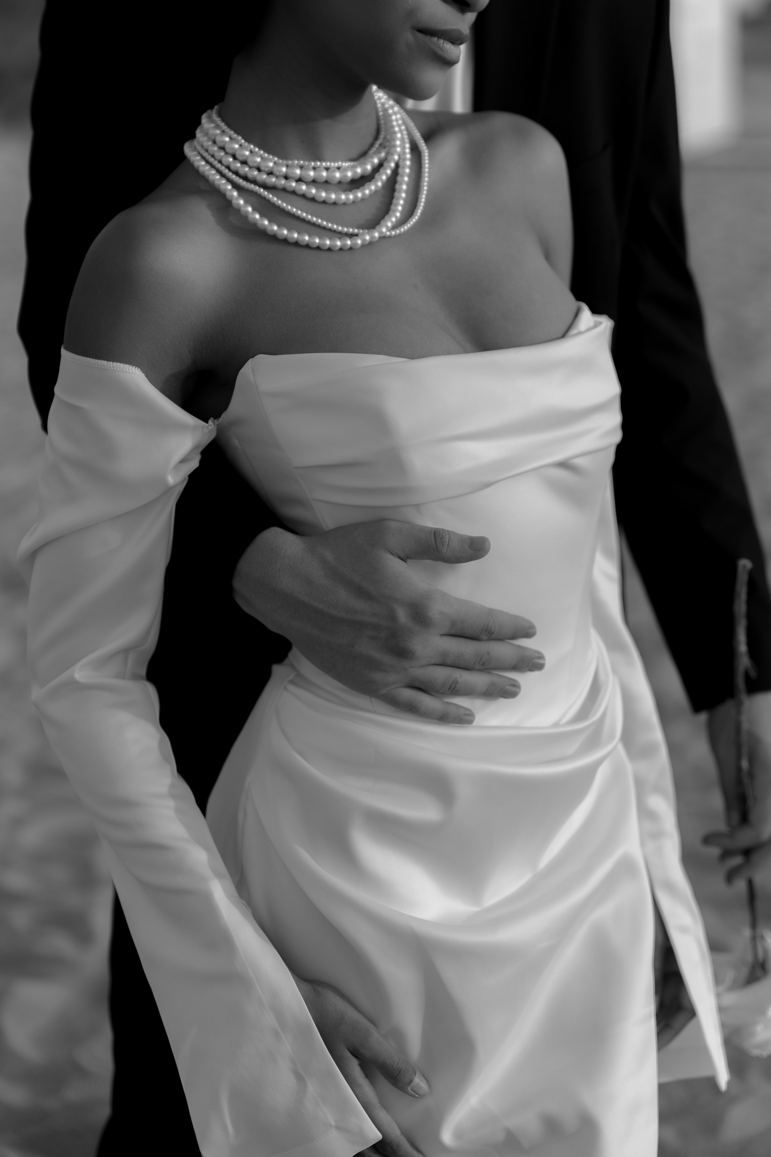 Выездная регистрация на море с белыми розами. Свадебный фотограф Калининград