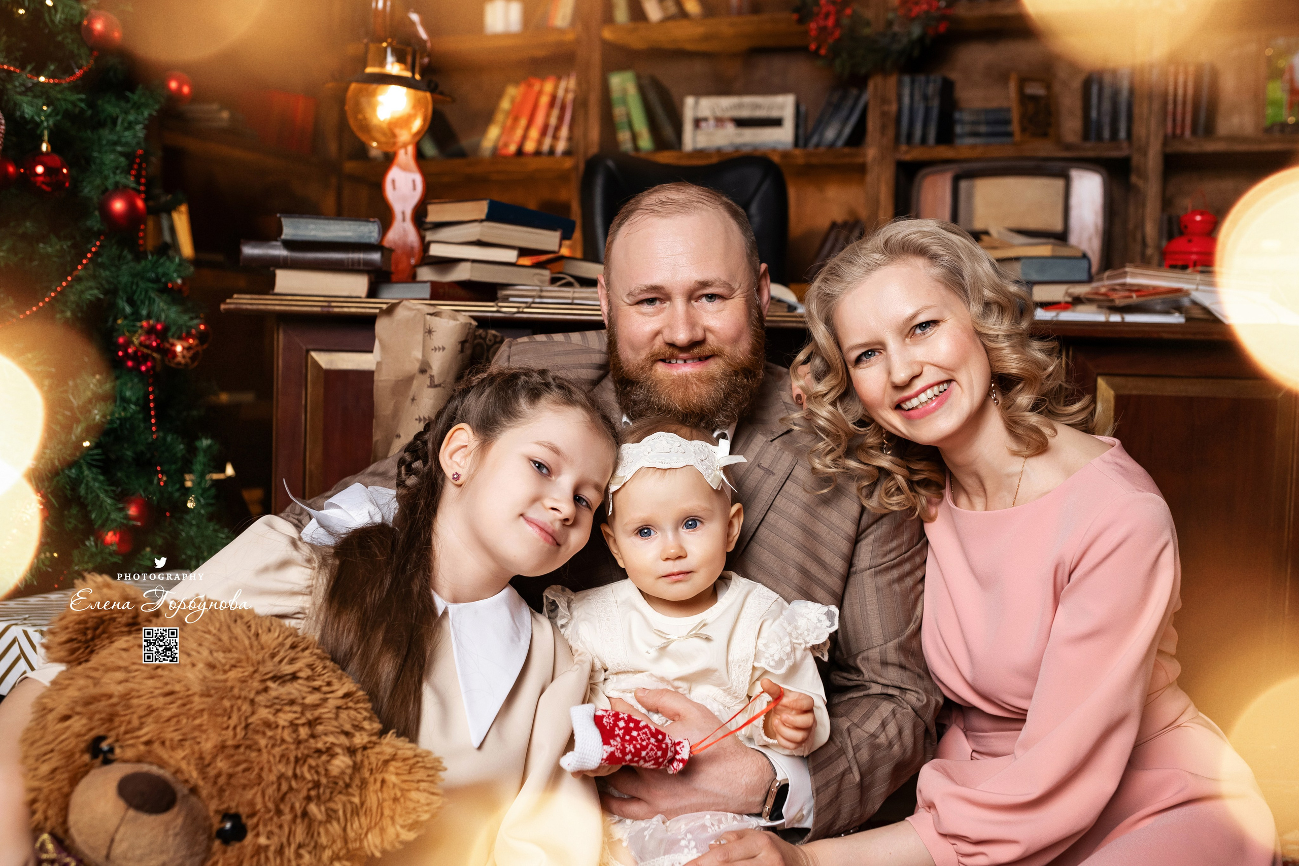 Семья Светланы. Студия Prestig Декабрь 2024. Фотограф Пермь. Свадьбы. Семья и дети, школа, д. сад. Фотокниги