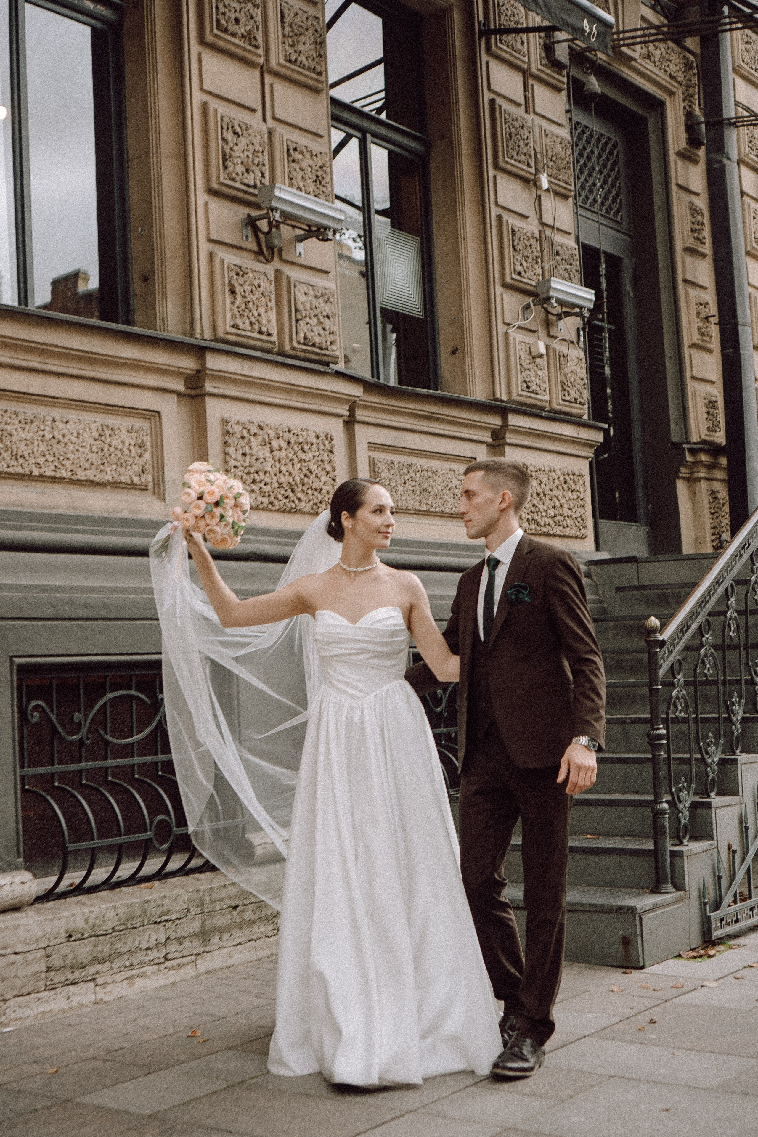 СВАДЕБНАЯ ПРОГУЛКА В САНТК-ПЕТЕРБУРГЕ (ИСАКИЕВСКИЙ СОБОР, ЗИМНЯЯ КАНАВКА, ЭРМИТАЖ И БОЛЬШАЯ МОРСКАЯ УЛИЦА). Профессиональный фотограф, Санкт-Петербург — Виктория Богомолова