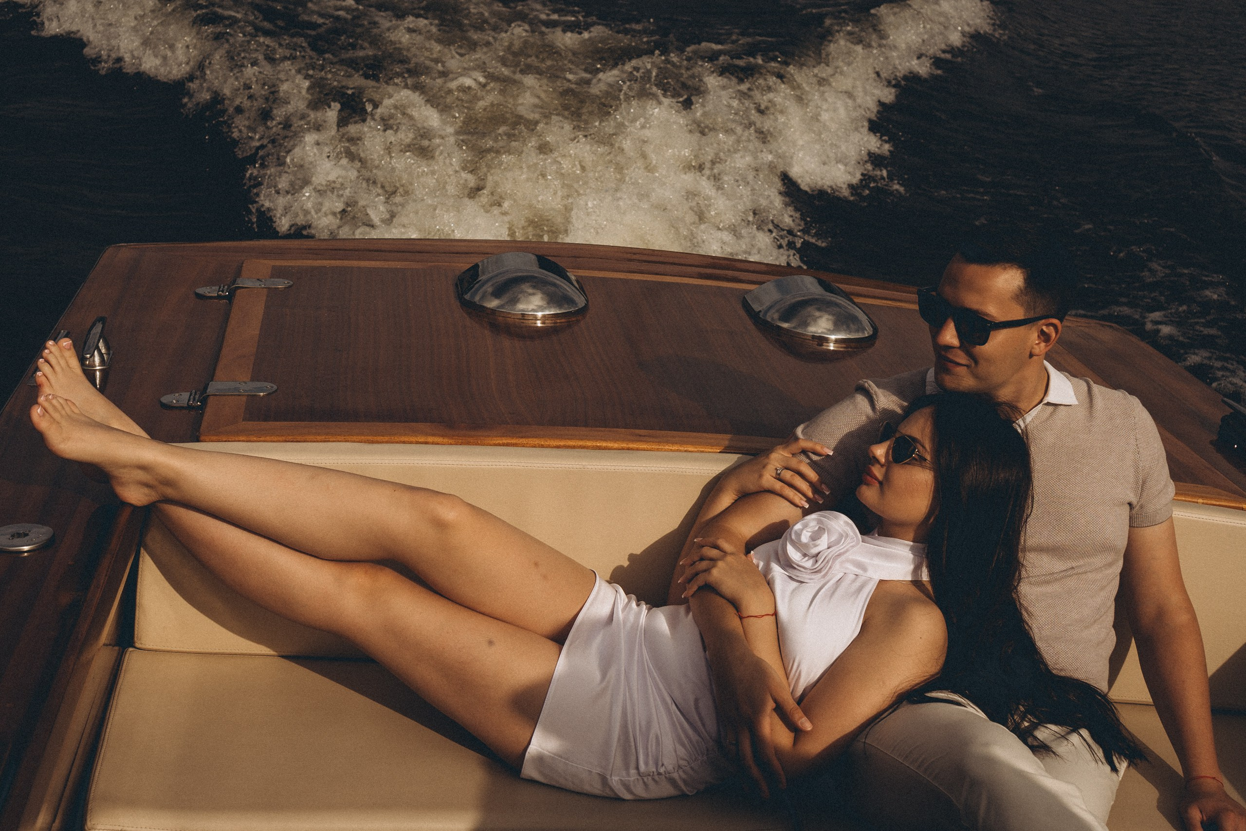 СВАДЕНБНАЯ СЬЕМКА НА КАТЕРЕ ПО КАНАЛАМ САНКТ-ПЕТЕРБУРГА И В АКВАТОРИИ НЕВЫ. Профессиональный фотограф, Санкт-Петербург — Виктория Богомолова