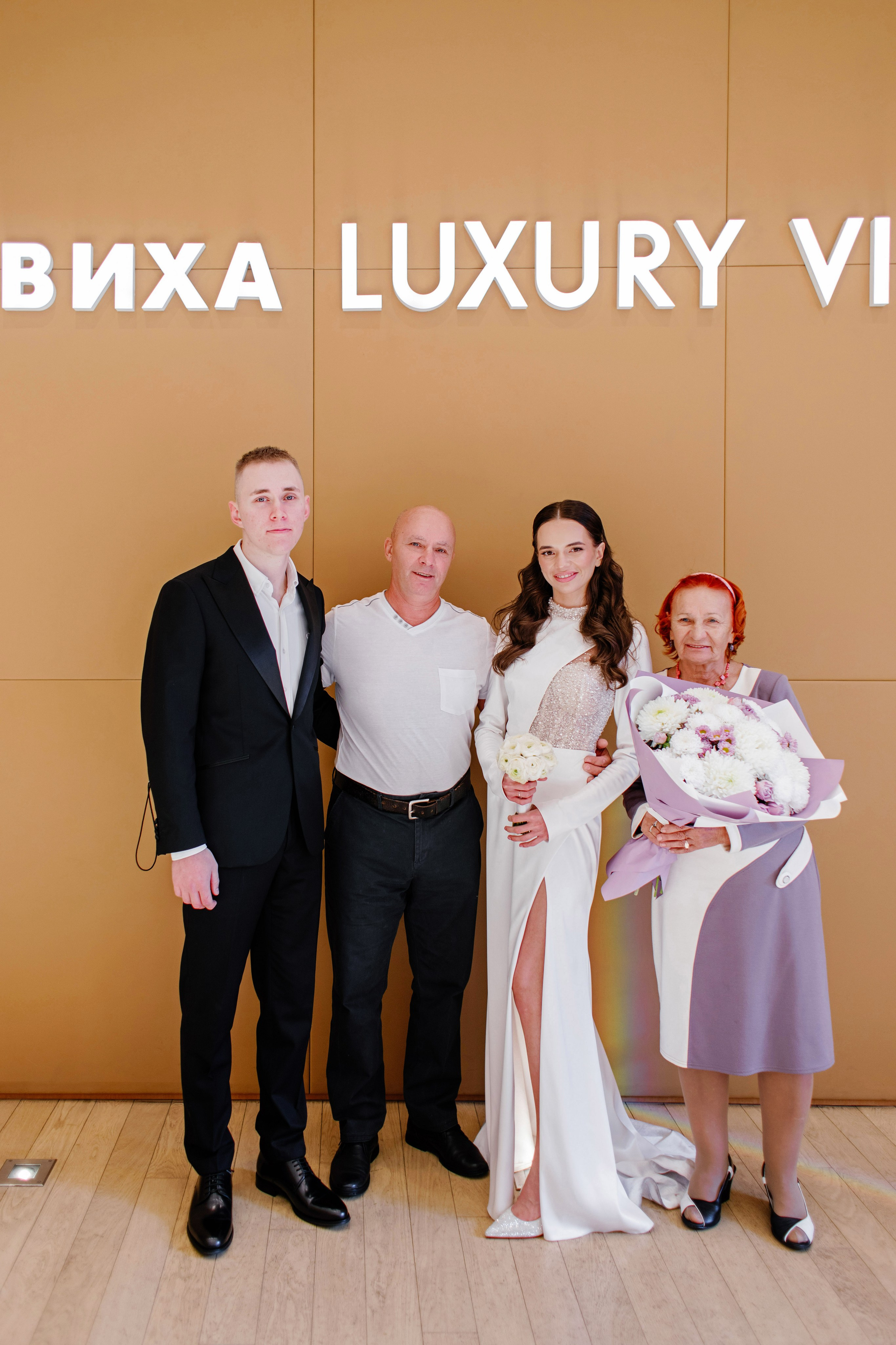 Свадьба для двоих в Москве, фотосессия на крыше, сборы, прогулка в Barvikha Luxury Village