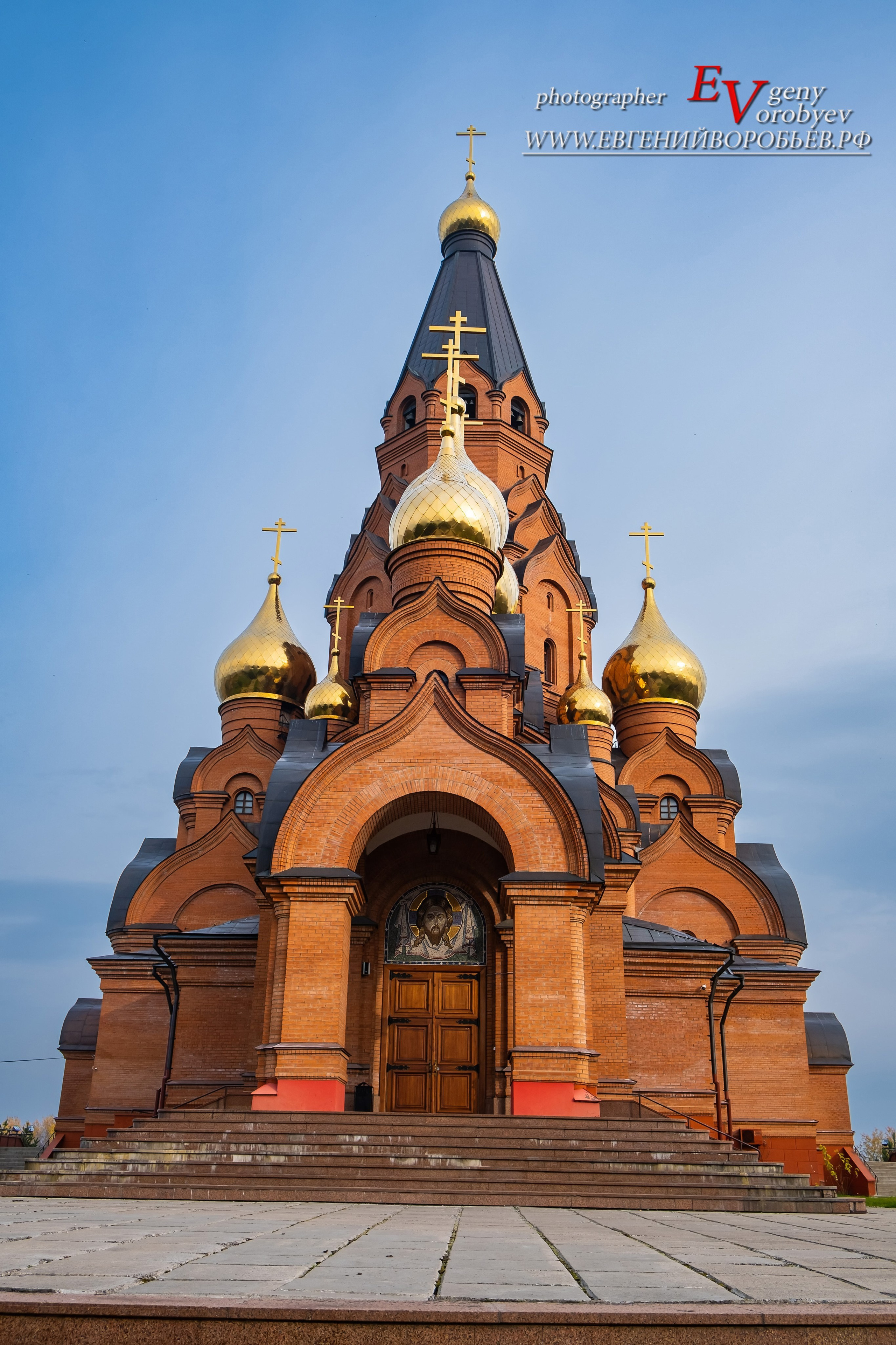 Крестовоздвиженский собор храм церковь в Лесосибирске экскурсии Енисейск Красноярск аренда микроавтобуса трансфер индивидуальный тур фото интересные места что посмотреть куда сходить что посетить достопримечательности в Лесосибирске фототур  цена заказать экскурсию программа маршрут смотровые площадки видовые красивые места путешествие туристический маршрут 