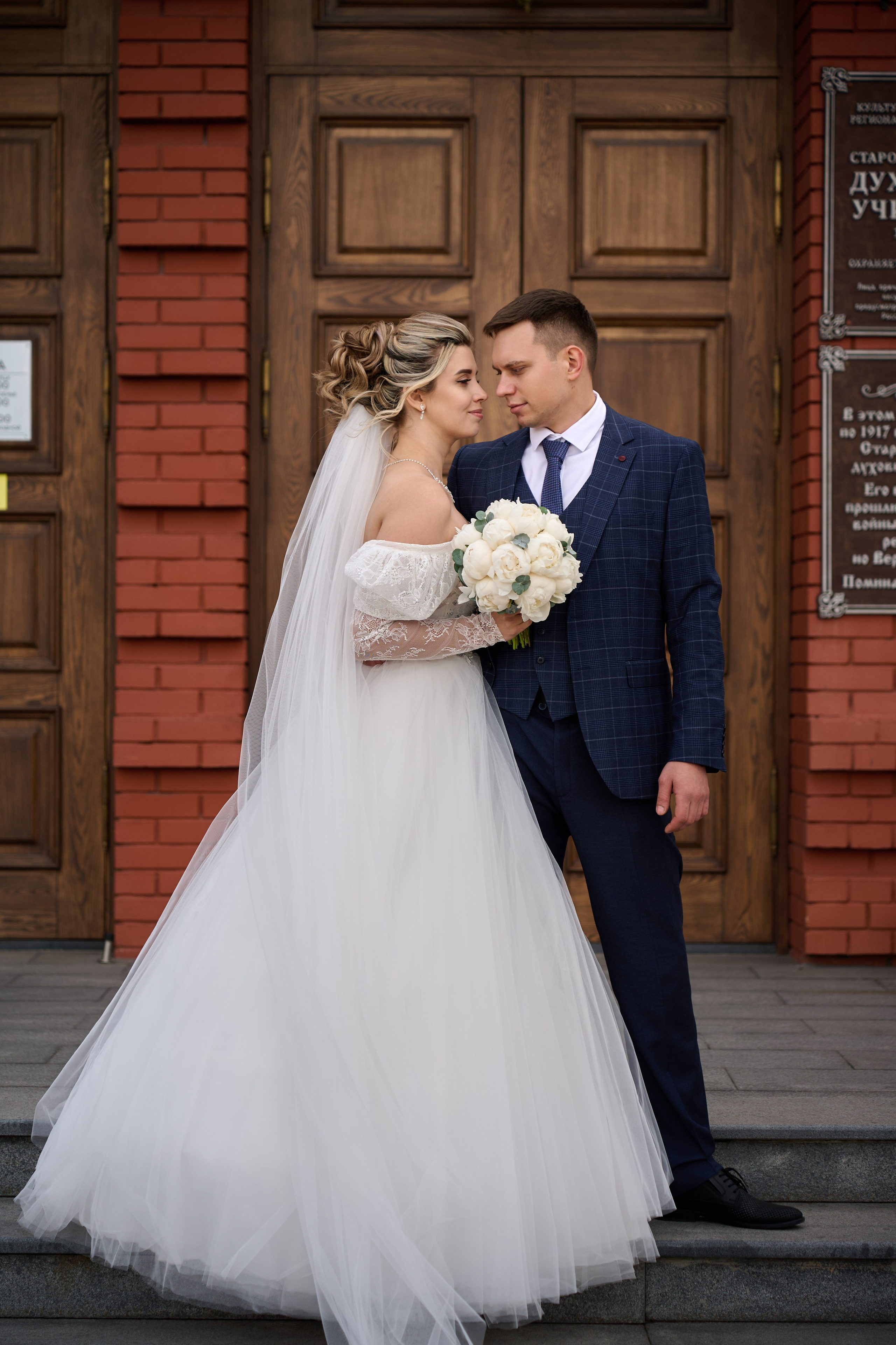 Свадебная фотосессия в Старом Осколе и Губкине. Профессиональный фотограф Старый Оскол, Губкин — свадьба, венчание, крещение, юбилей и день рождения