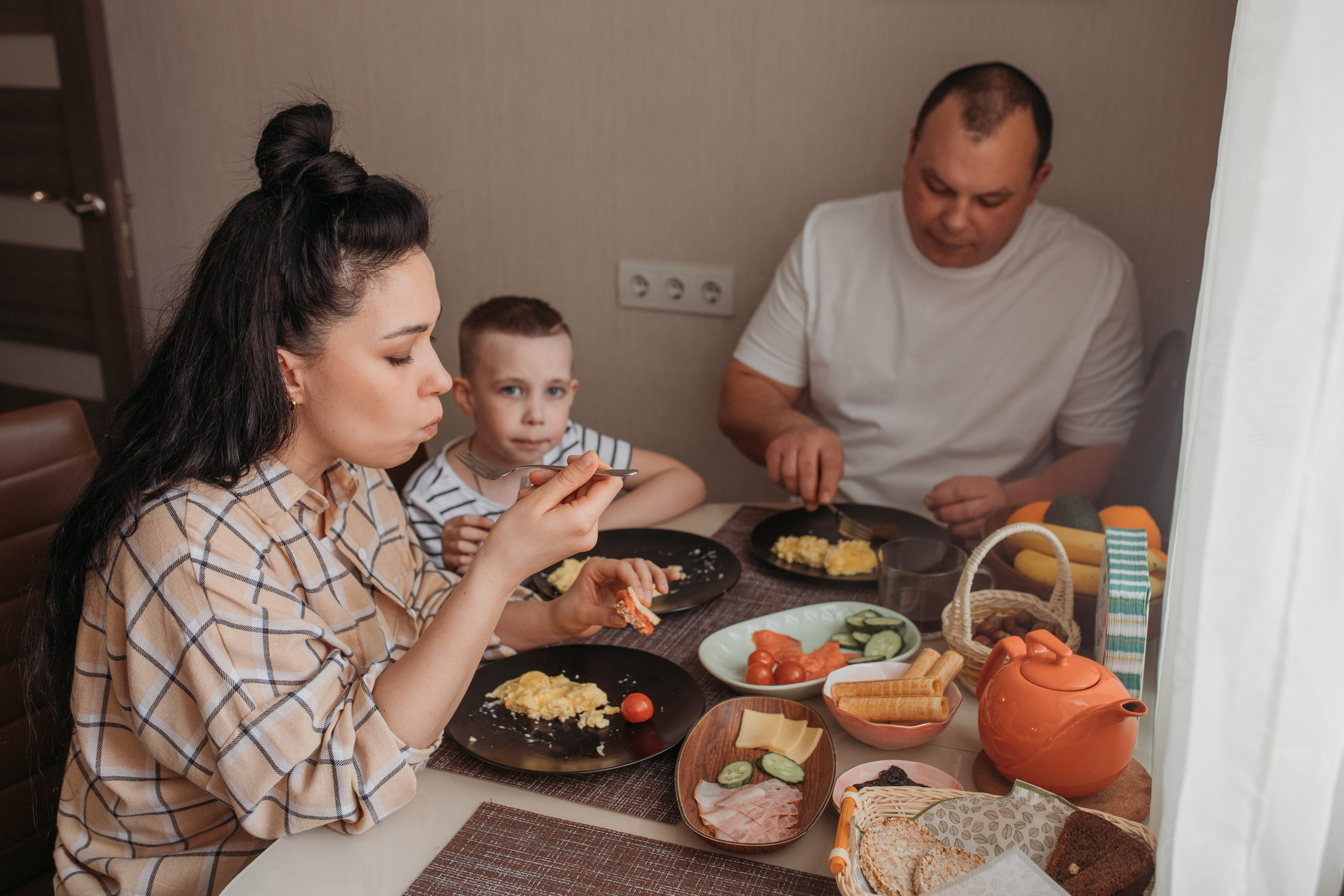 Семейный завтрак. Семейный и домашний фотограф в Москве и МО Королева Валерия