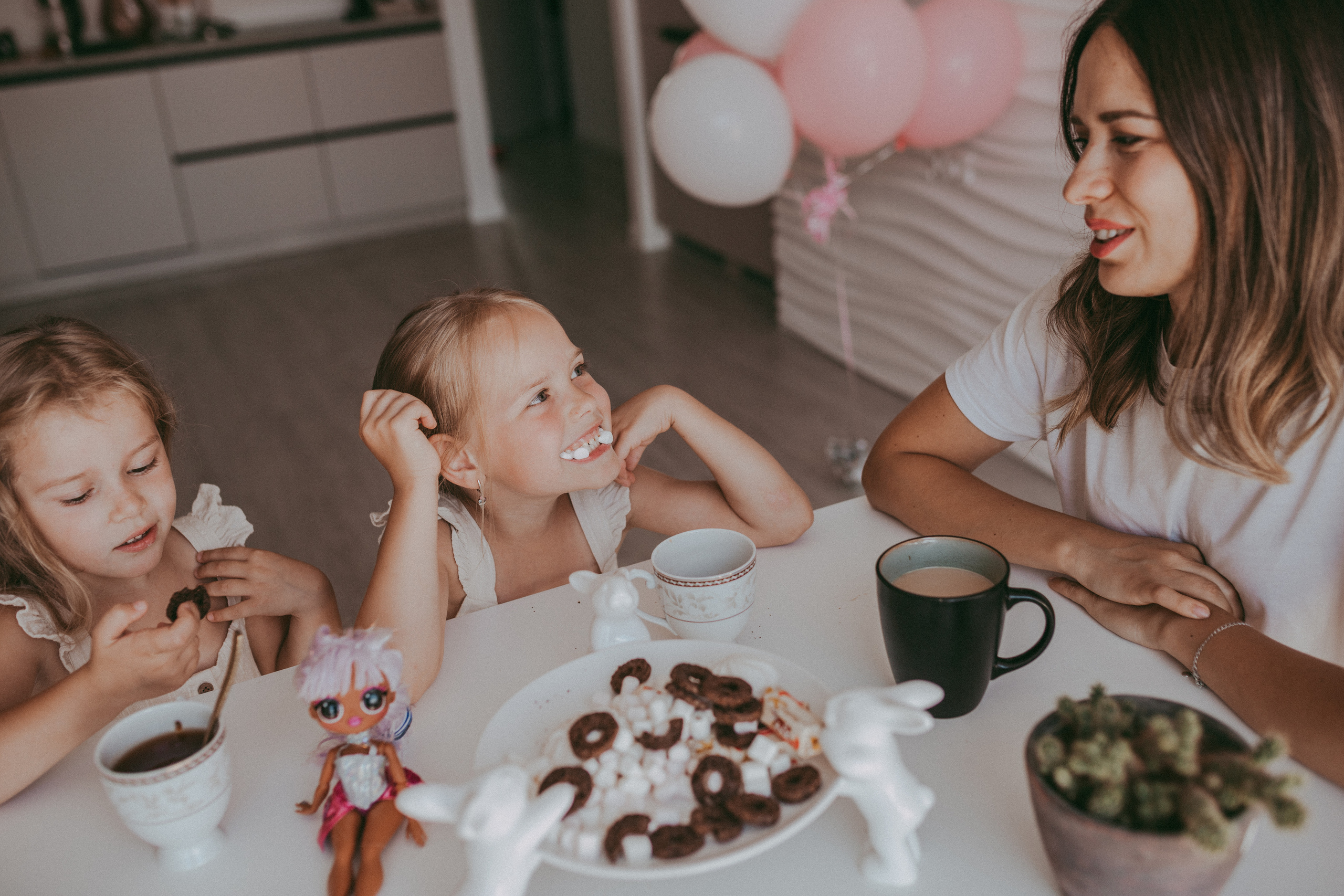 Марина с дочками. Семейный и домашний фотограф в Москве и МО Королева Валерия