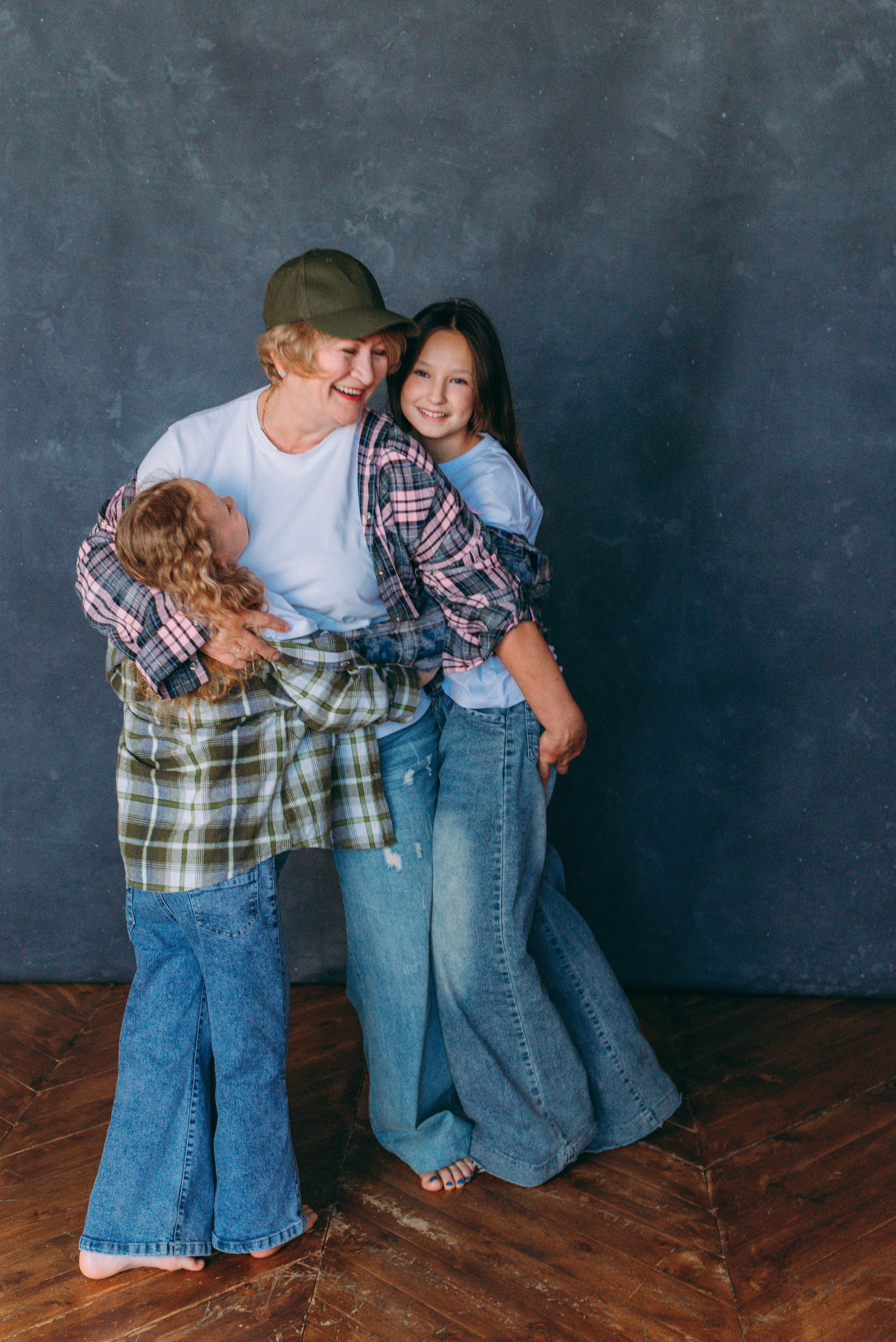 СВЕТЛАНА И ВНУЧКИ. Ольга Козлова фотограф Волгоград olkiny-fotki.ru