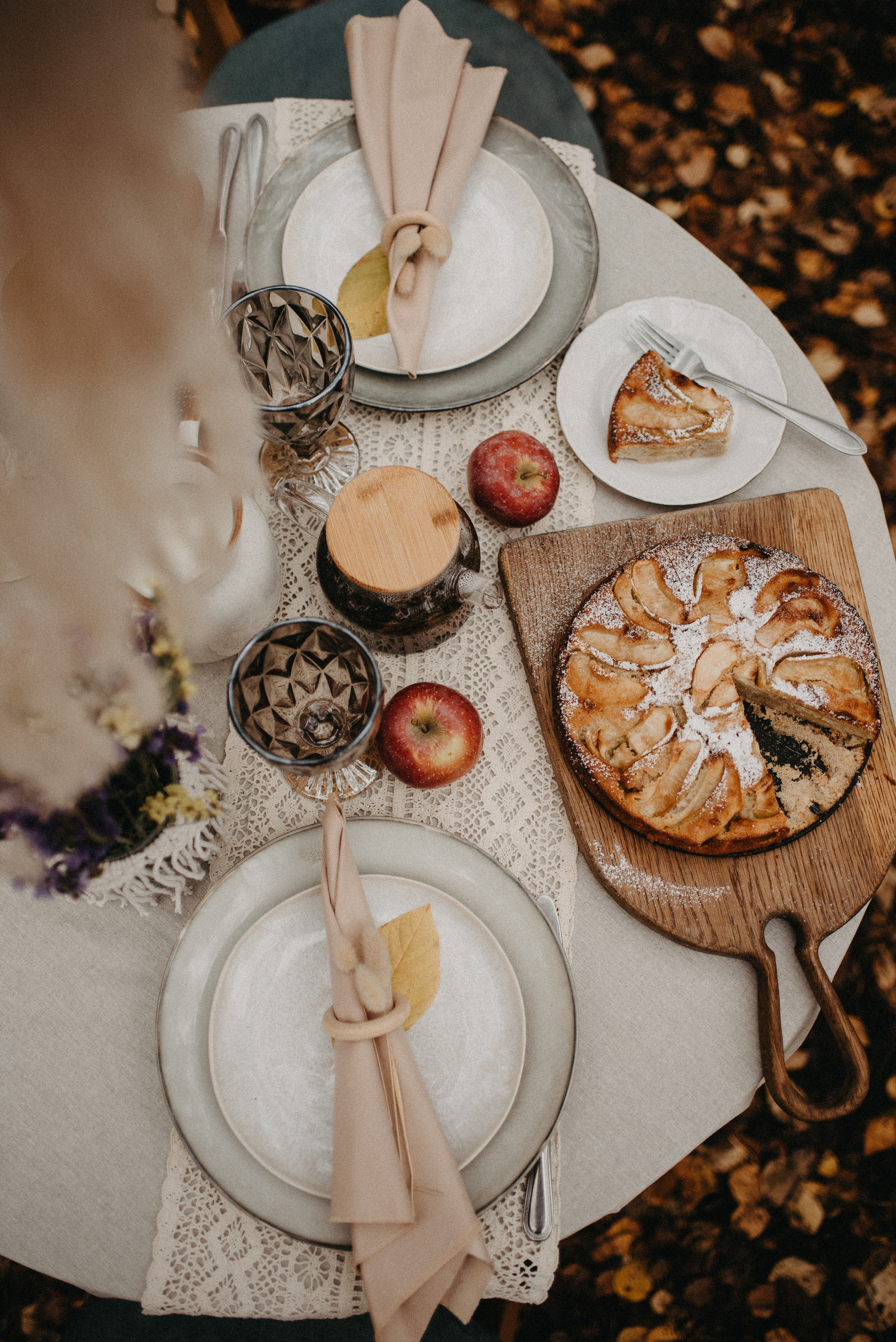 Стол в лесу. Главная