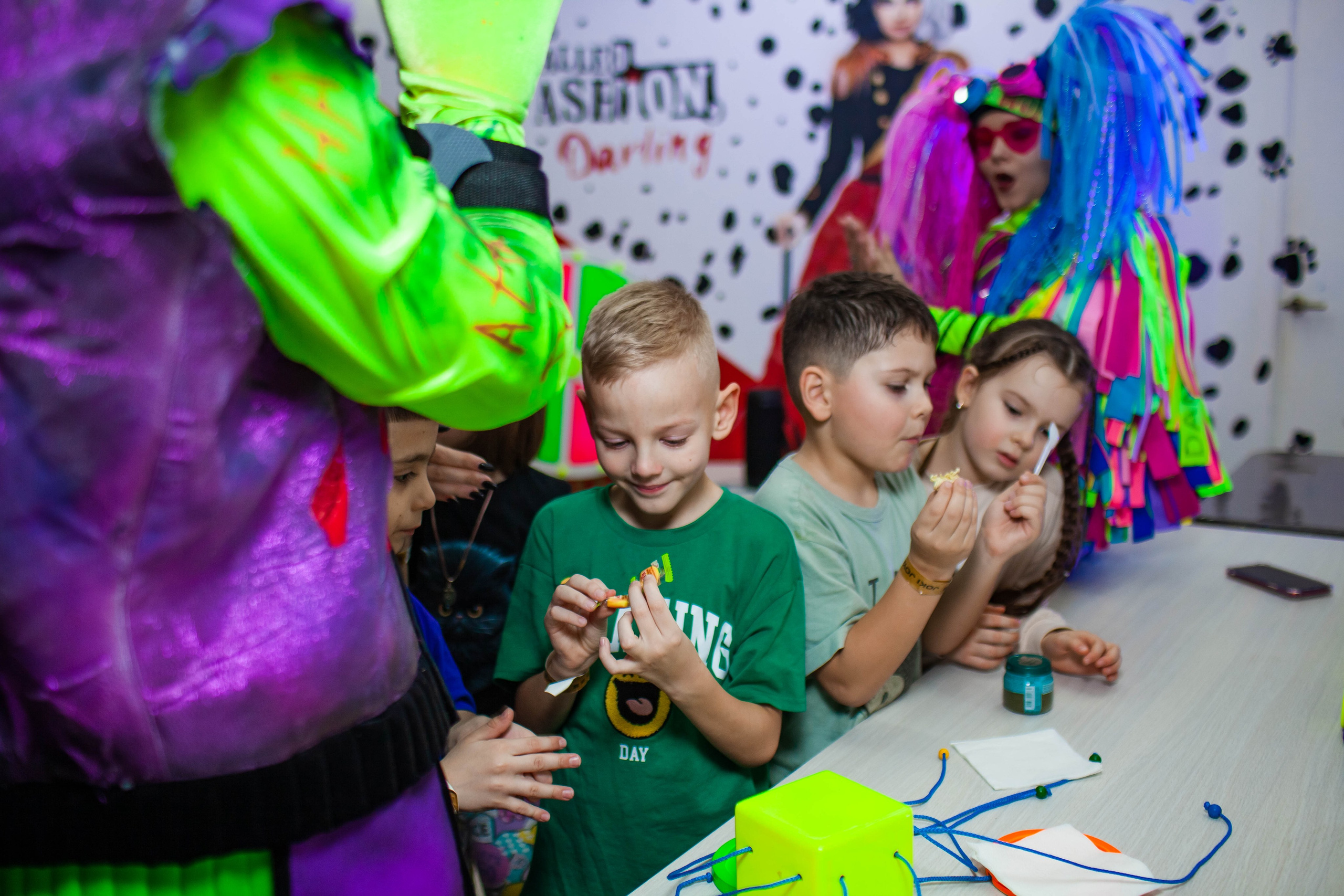Неон Челендж День рождения Ярослава. Детский и семейный фотограф в Санкт-Петербурге Елизавета Сорокина