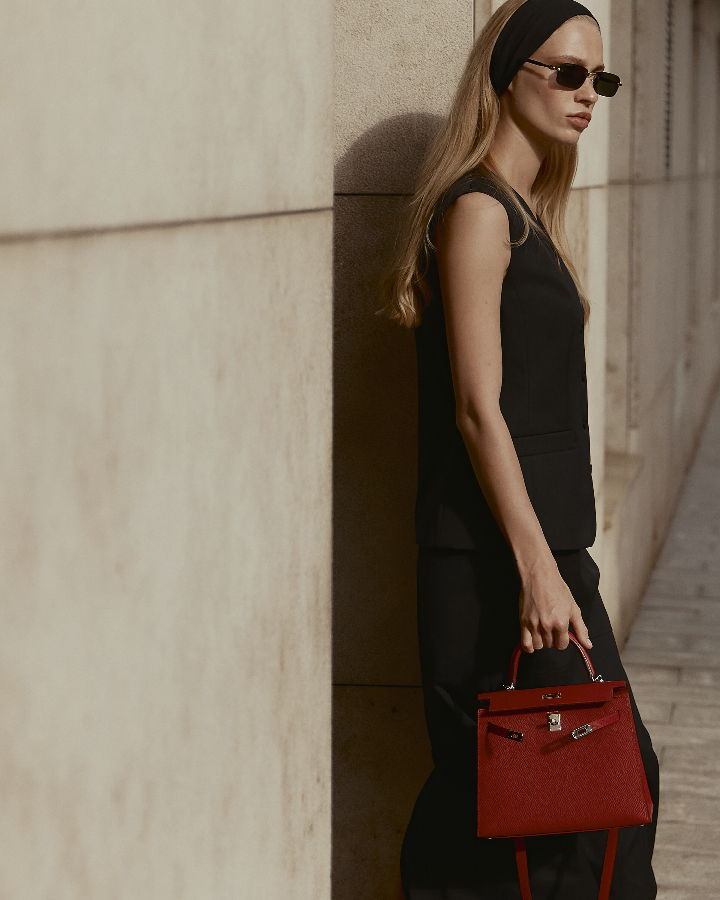 Уличная съемка женская  девушки с сумкой люкс класса Биркин Екатериной Врублевской