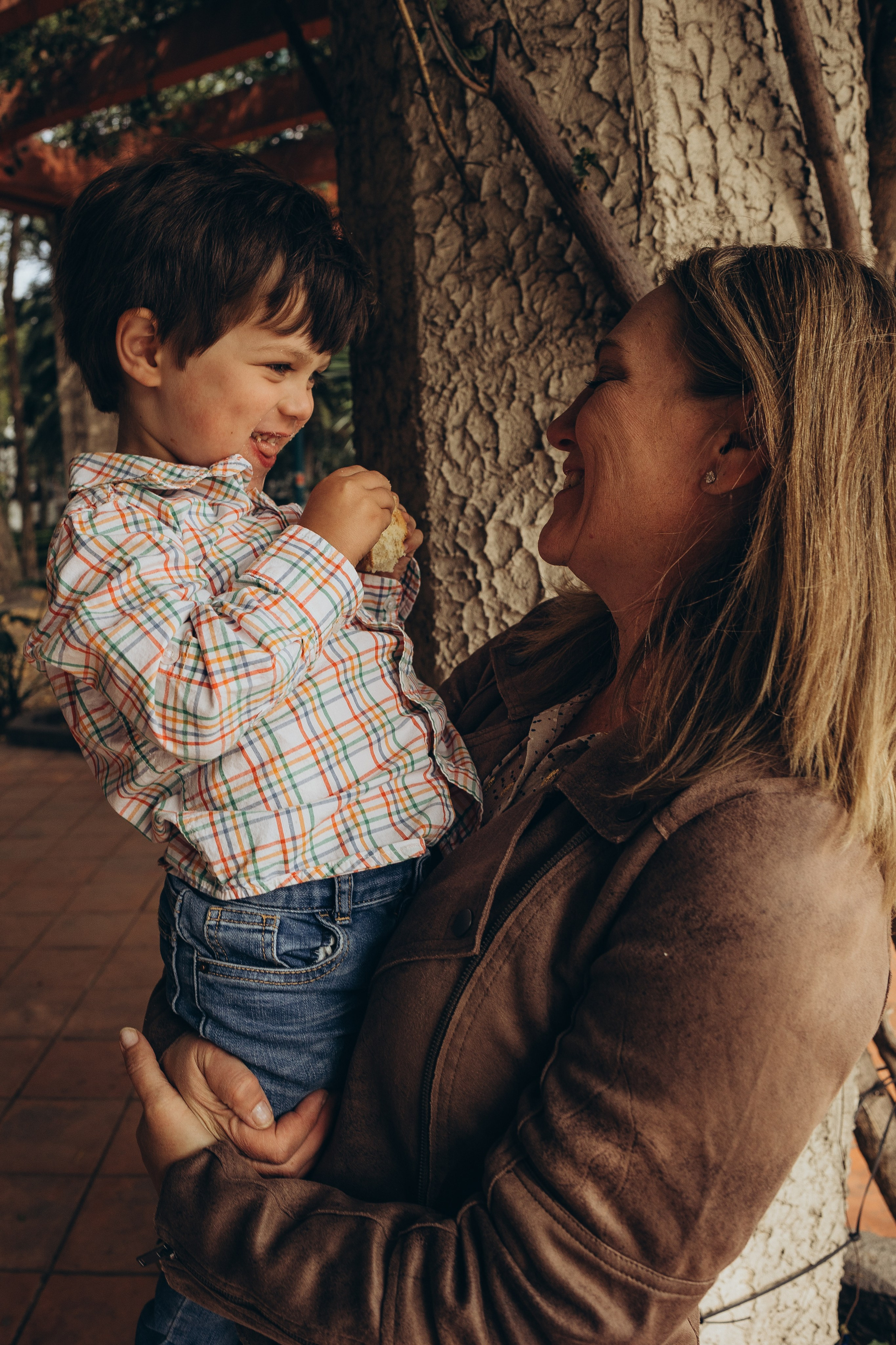 Sesión de fotos de mama e hijo en el Parque México, Condesa, Ciudad de México. Ирина Крохалева. Семейный фотограф в Екатеринбурге