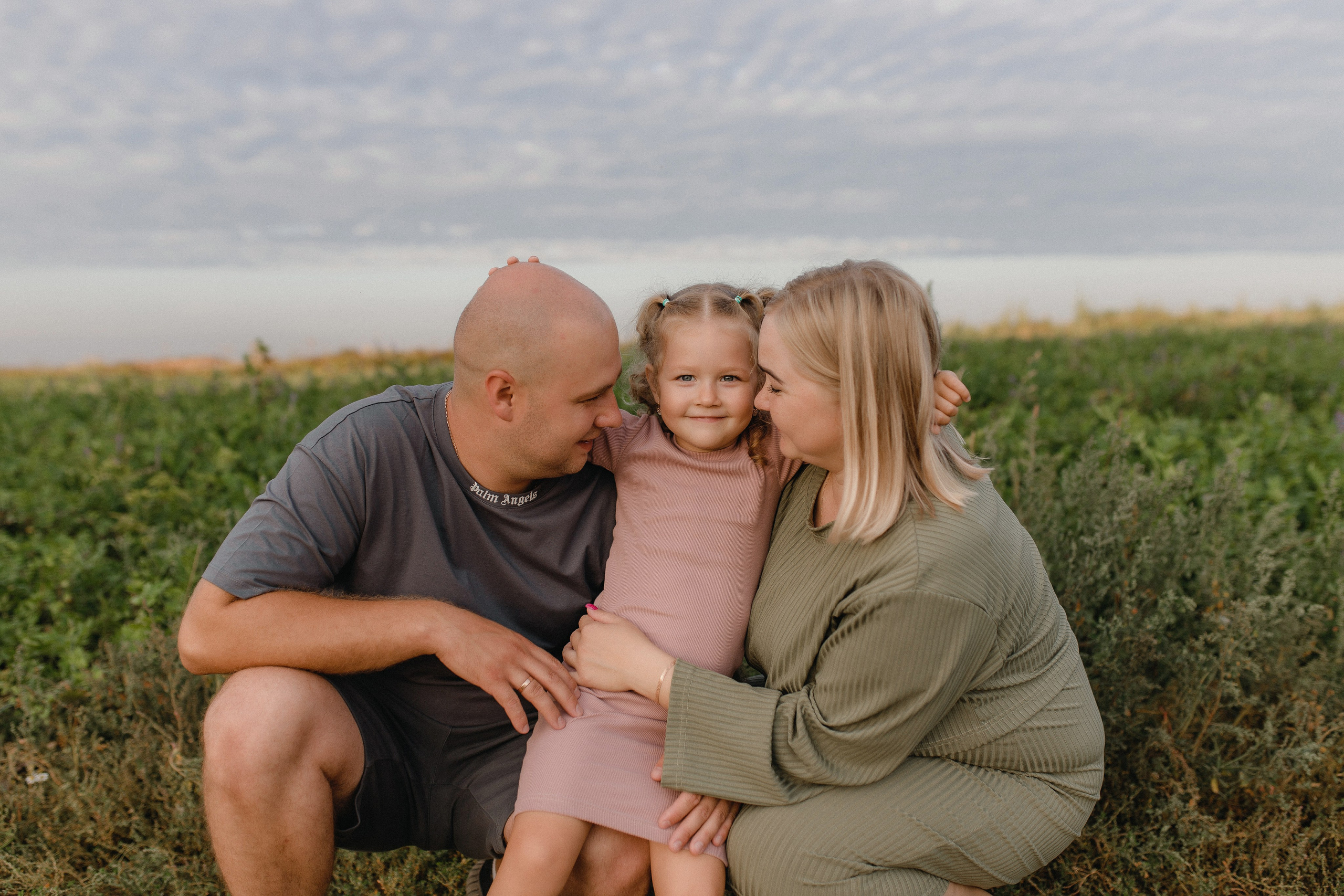 Аня, Вадим и Ева. Главная