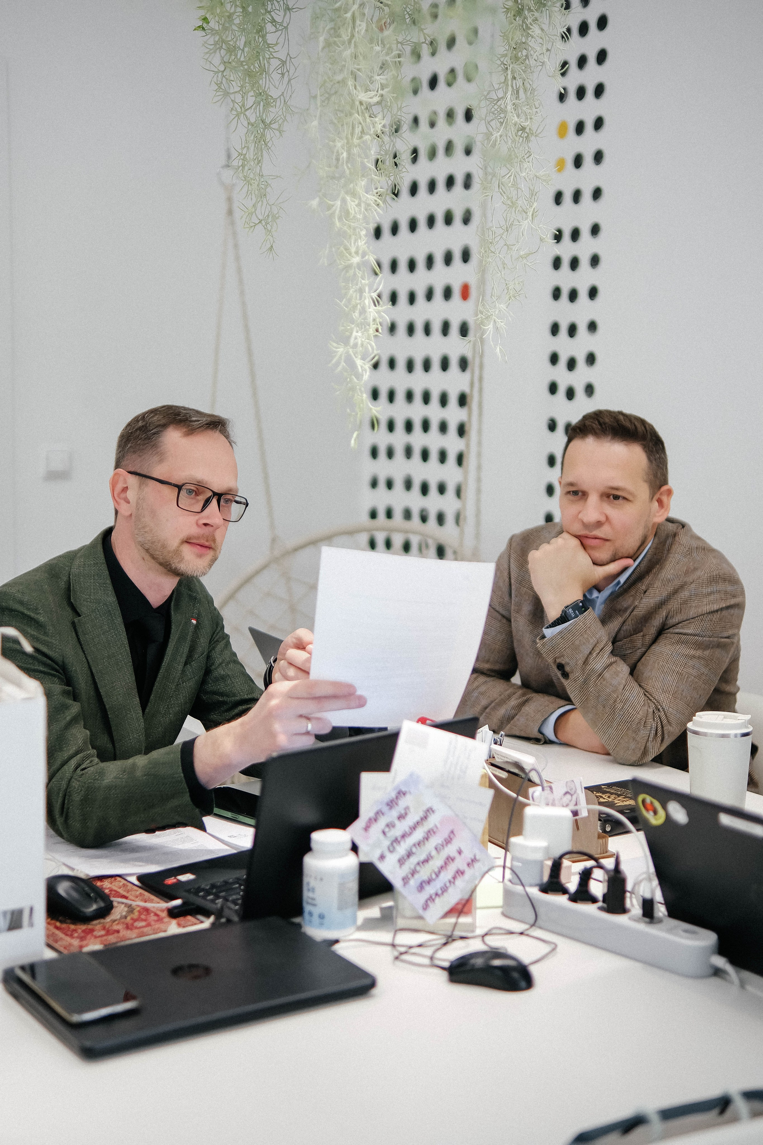 Съемка на визитки сотрудников агенства недвижимости + лайф фото. Главная