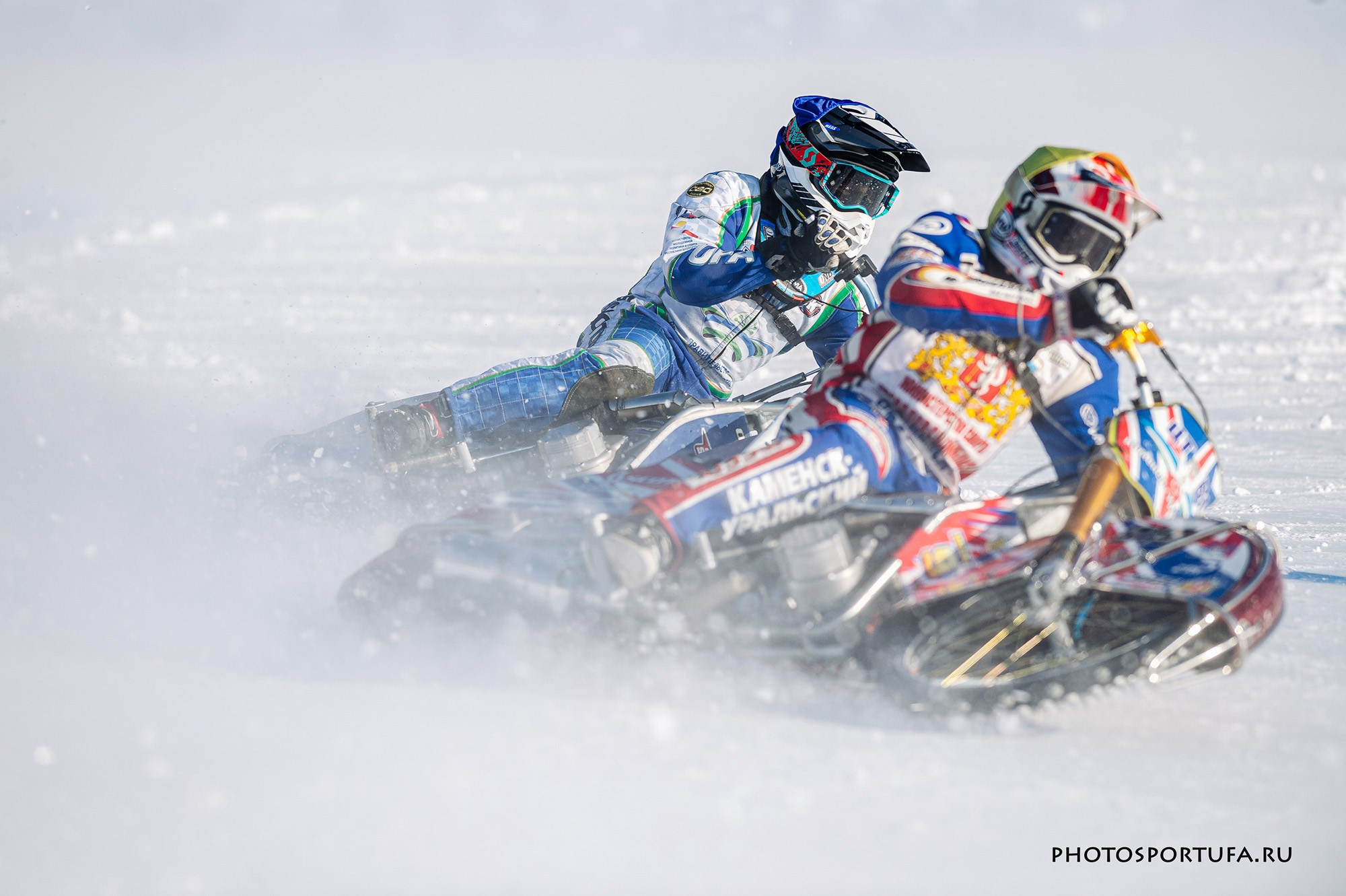 Мотогонку на льду. Спортивный фотограф в Уфе Евгений Буров