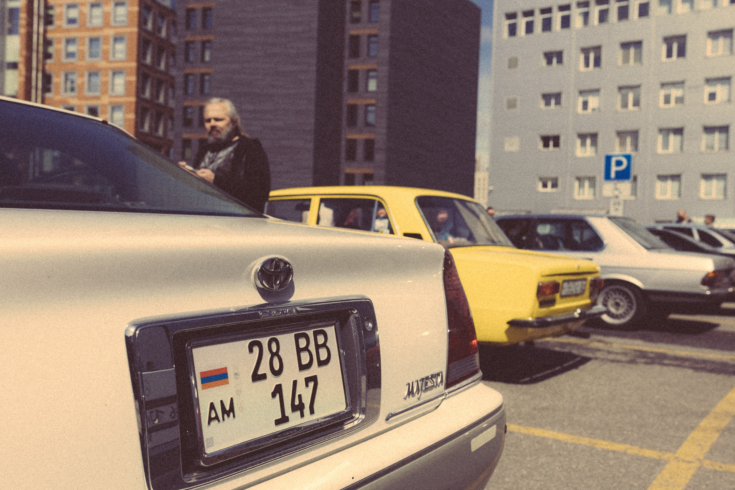 CARS and COFFE. Happiness is in the moments