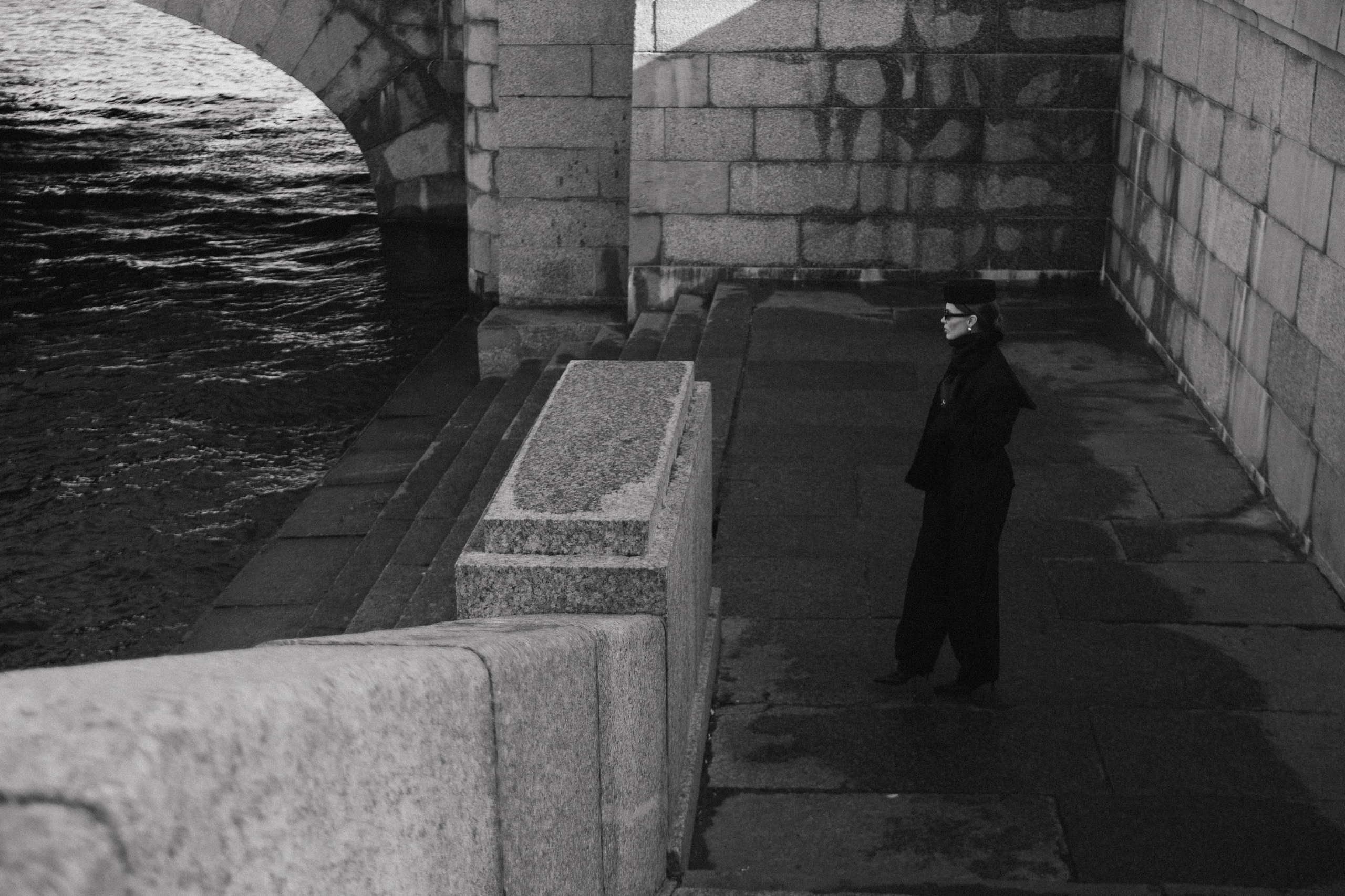 ЖЕНСКИЙ ПОРТРЕТ. О ЛЮБВИ НЕ ГОВОРЯТ.ЕЕ ПОКАЗЫВАЮТ