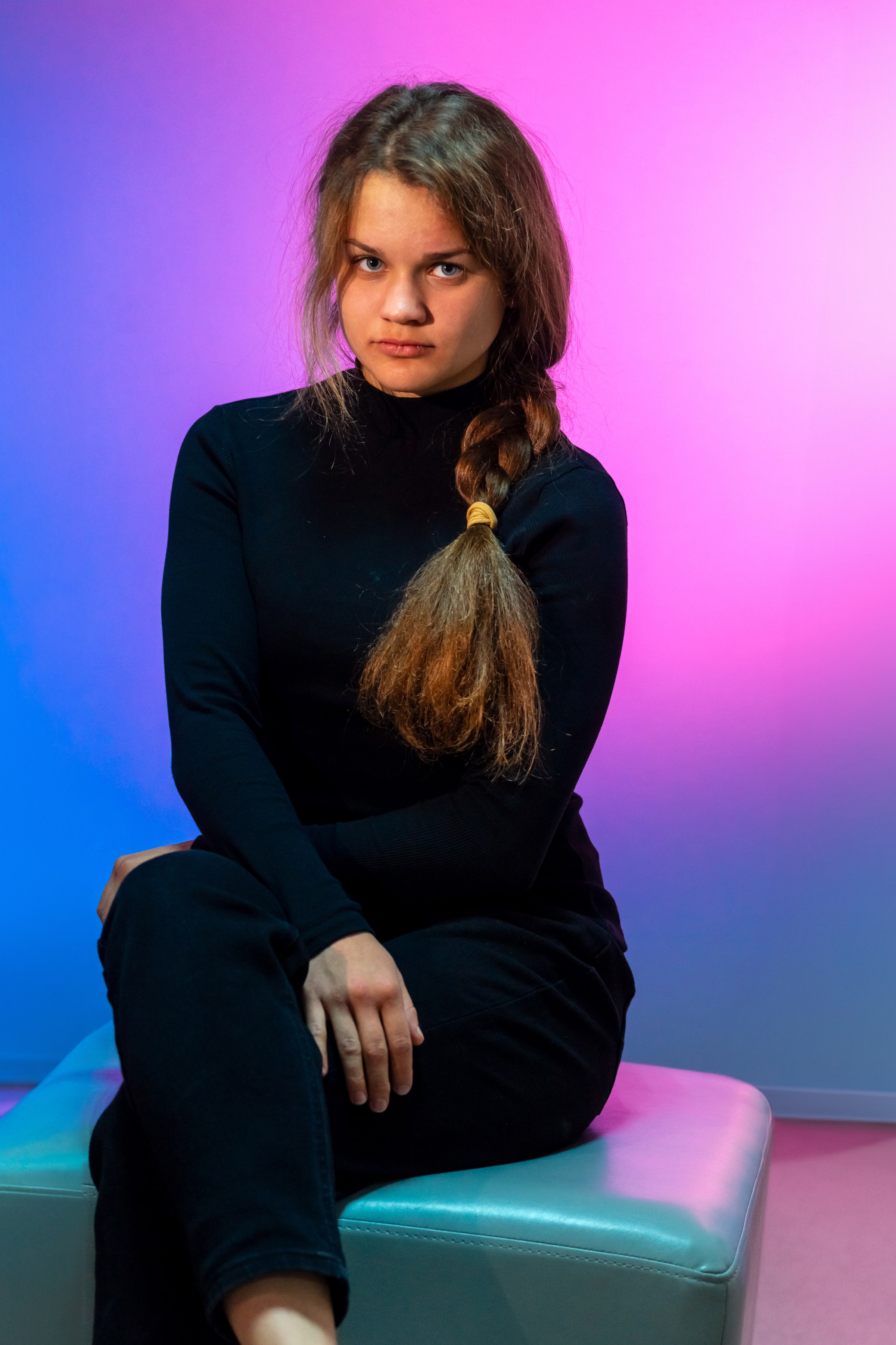 В школе, портреты с цветной подсветкой. Ольга Плаксина фотограф в Саратове