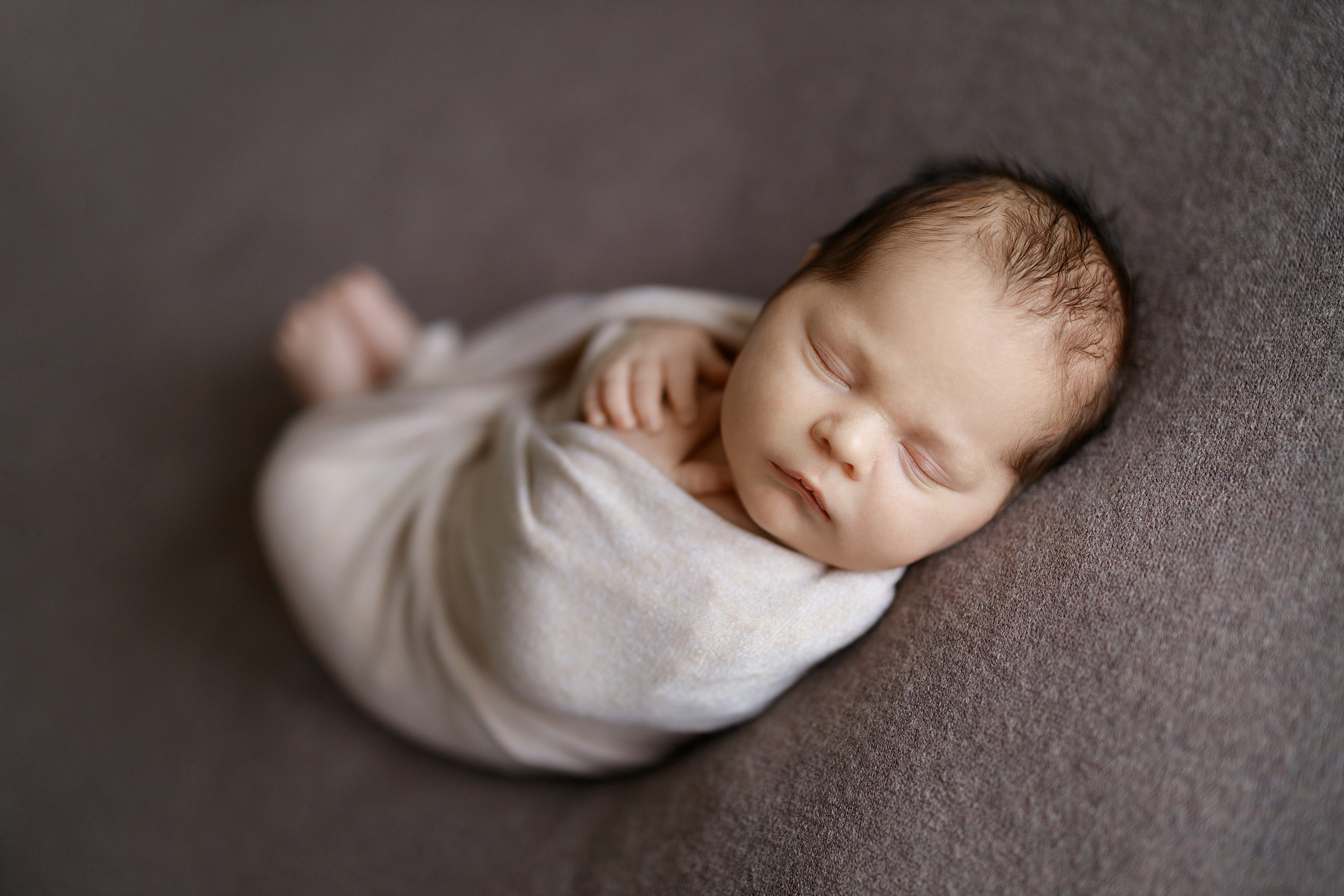 Ньюборн фотосессии в Старом Осколе. Фотостудия для новорожденных в Старом Осколе Гильфановых Юрия и Ольги