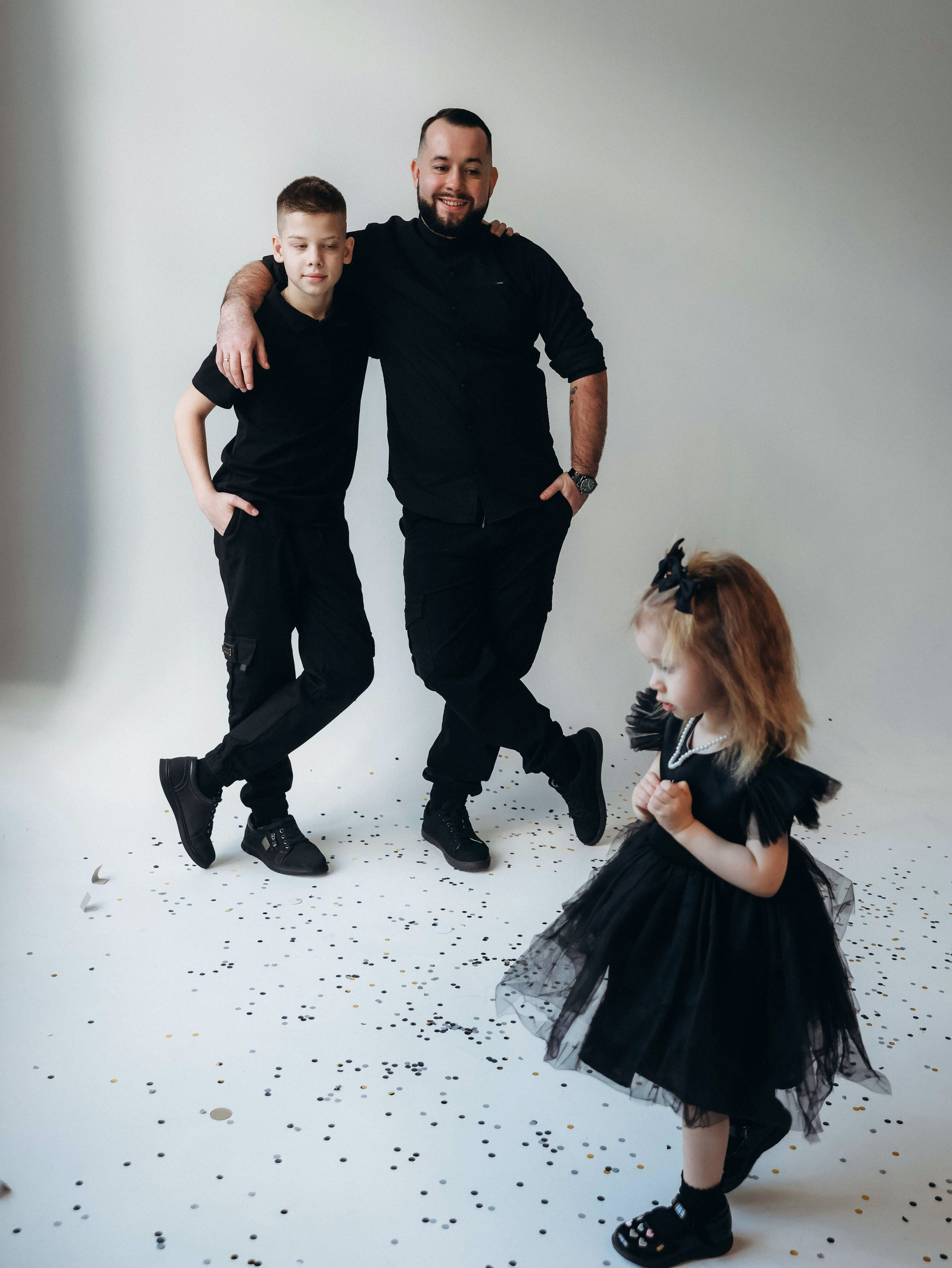 Семейная фотосессия in Black. Мультифотограф Динара Ахмедзянова