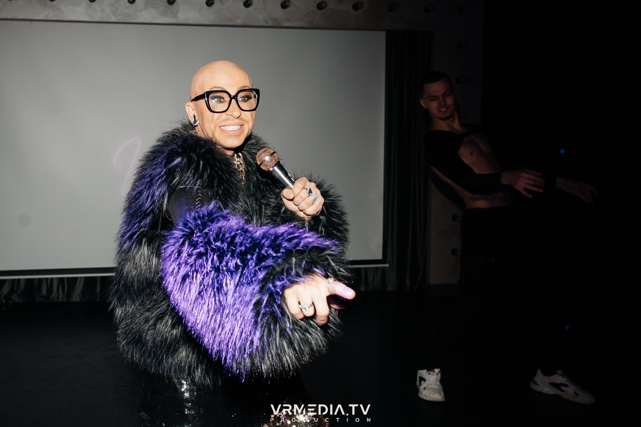 ЗИМА ХОЛОДА в караоке-баре «Volna»