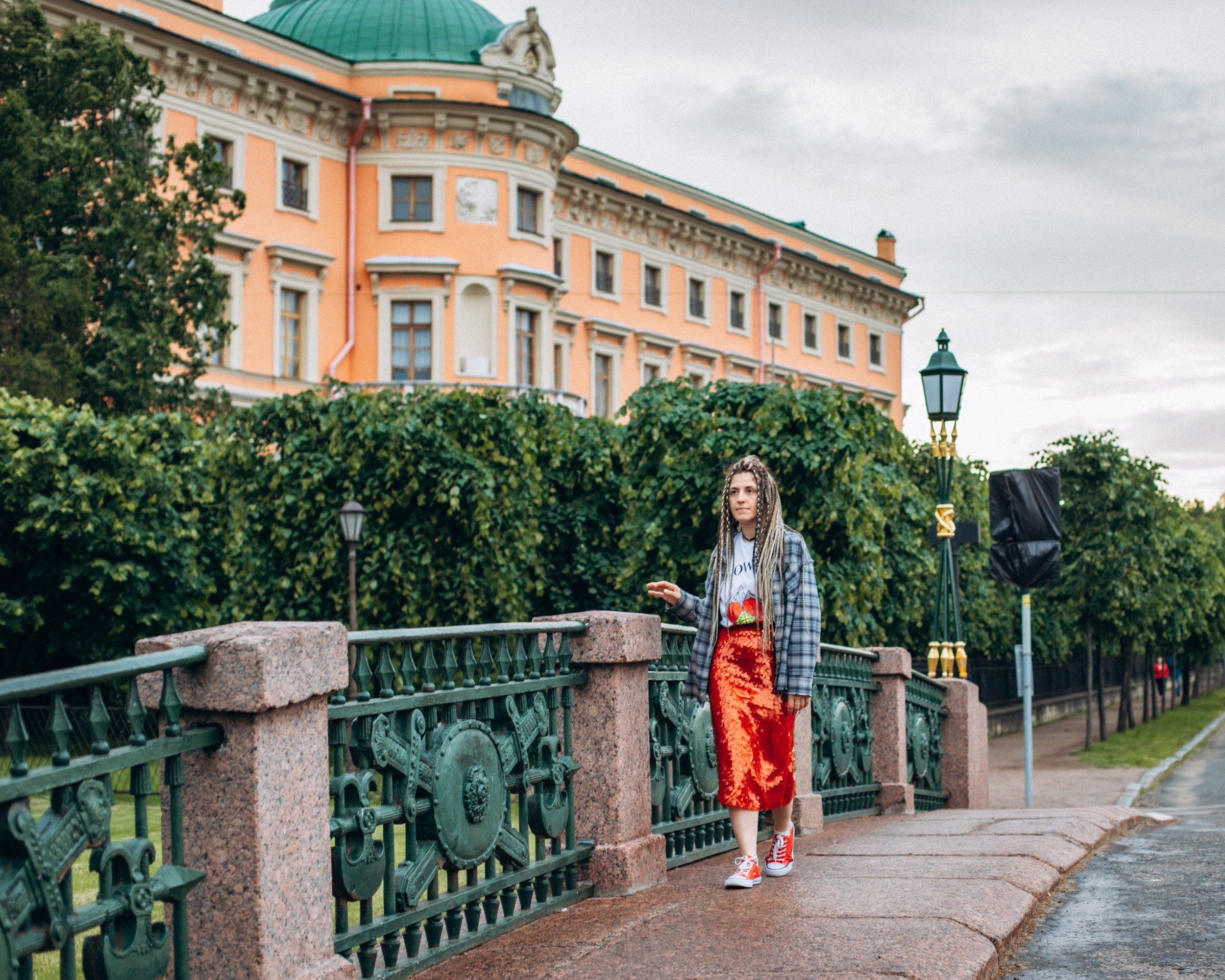 Лиза в июне. Фотопрогулка в Петербурге. Индивидуальный и семейный фотограф в Санкт-Петербурге