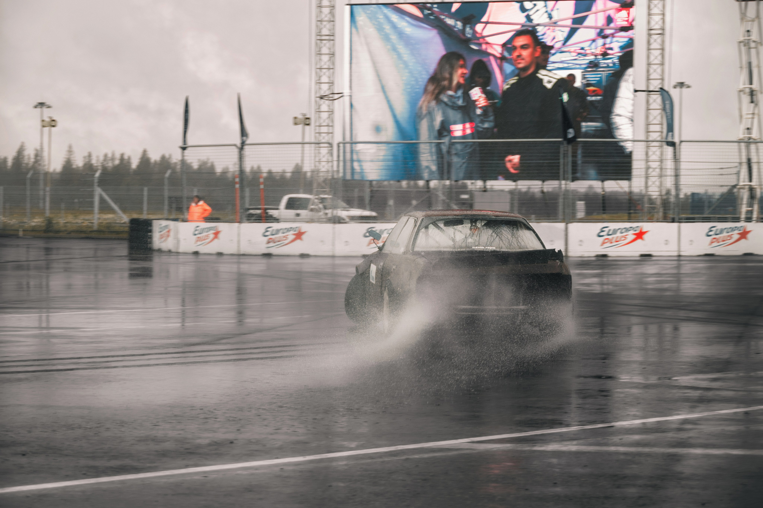 IDDC Этап 2: Бетонный Колизей и блогеры в деле