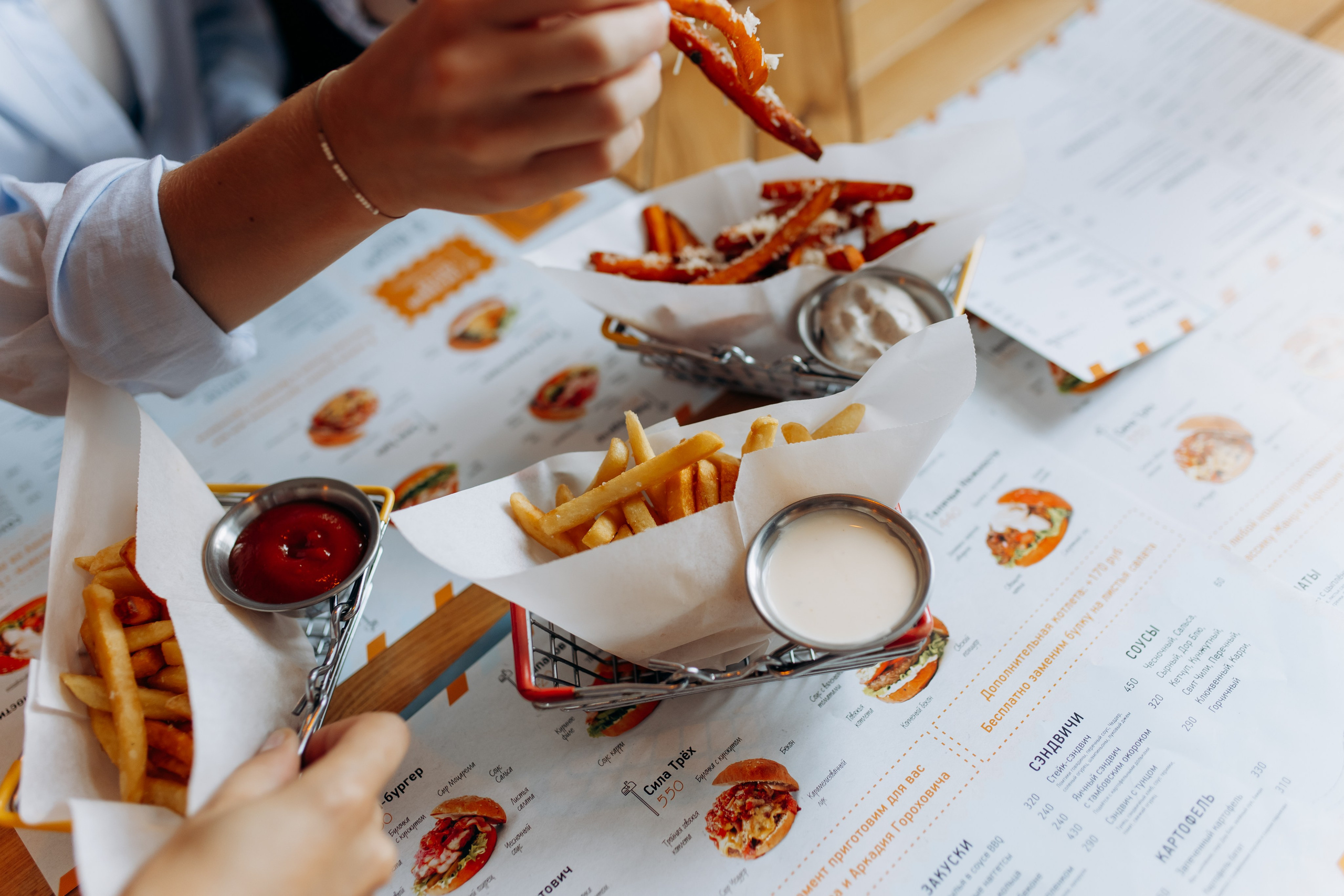 По бургеру в «Карл Маркс». Свадебный и семейный фотограф в Туле и области Маша Костина