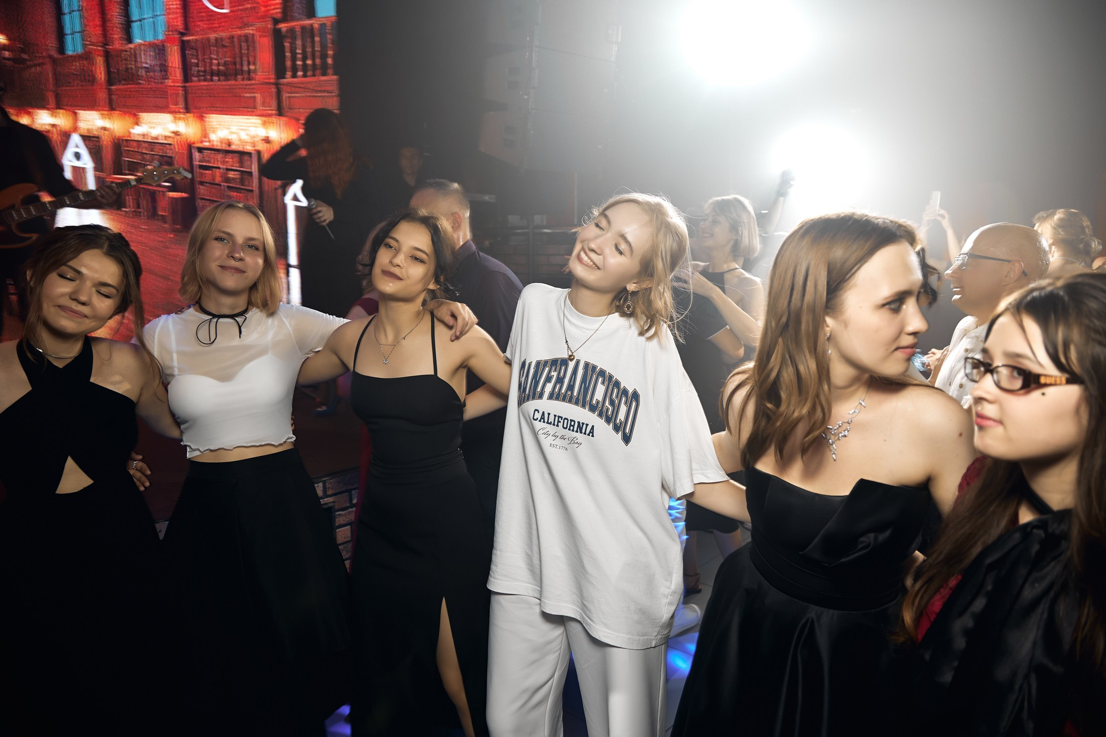 Фотограф на выпускной. Свадебный репортажный и фуд фотограф в Барнауле Гайфулин Виталий