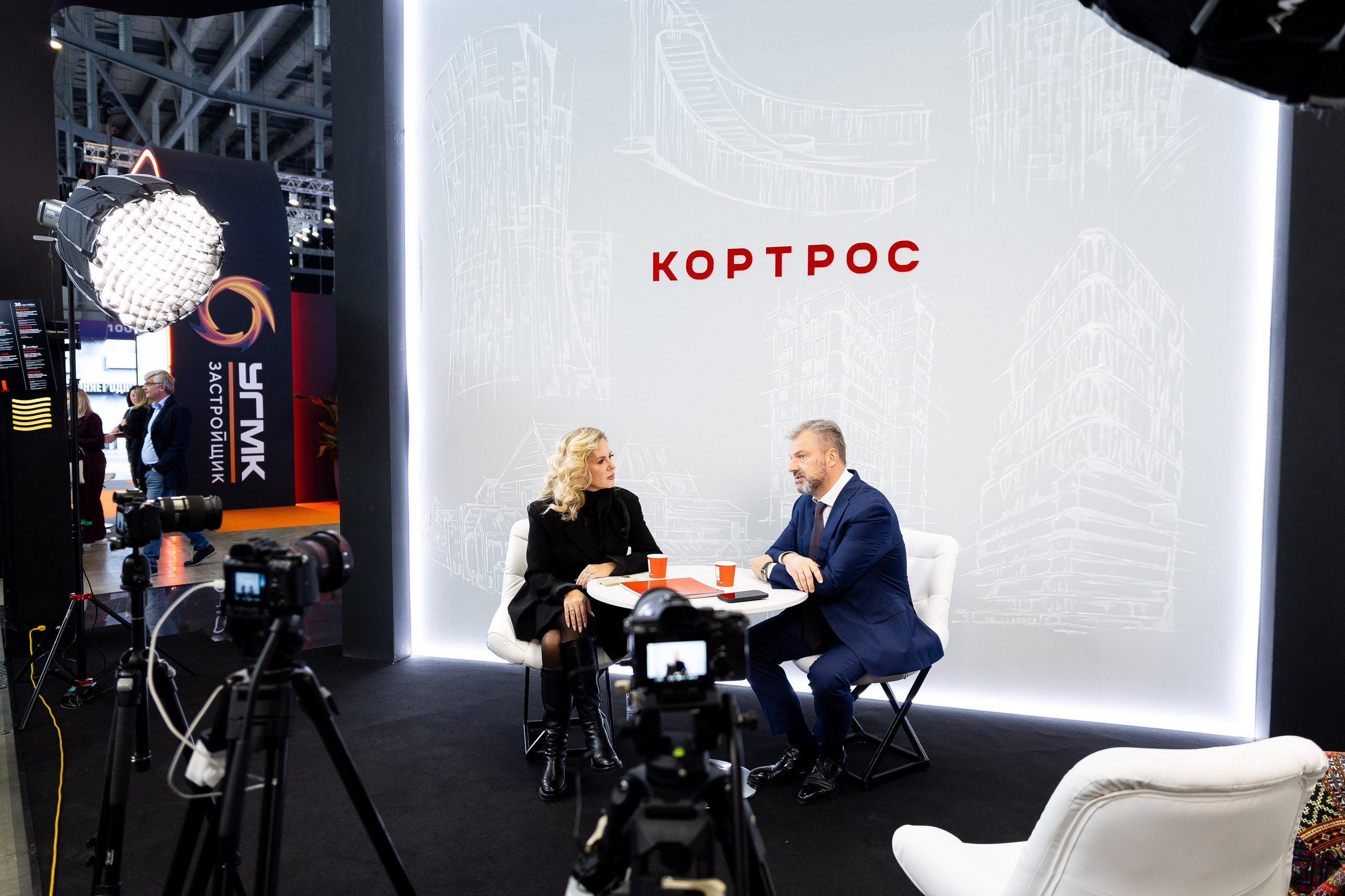 100+ (стенд «Кортрос»). Фотограф Родион Нарудинов