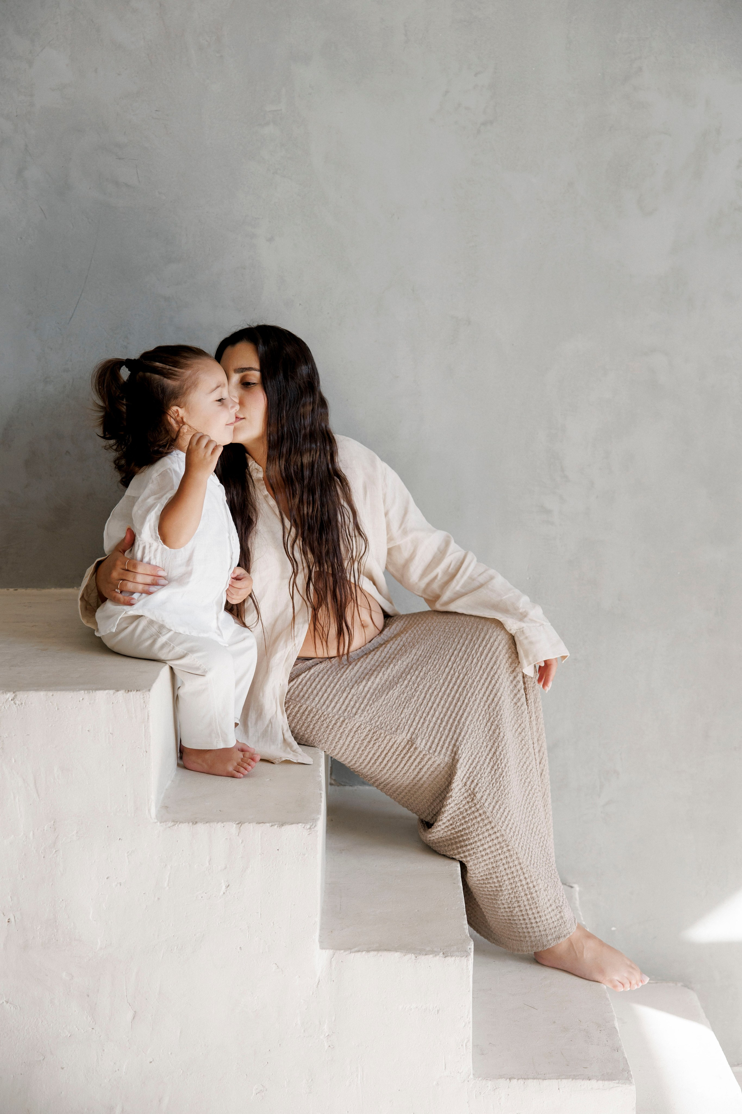 Pregnancy photoshoot inside the Grey Studio. Главная