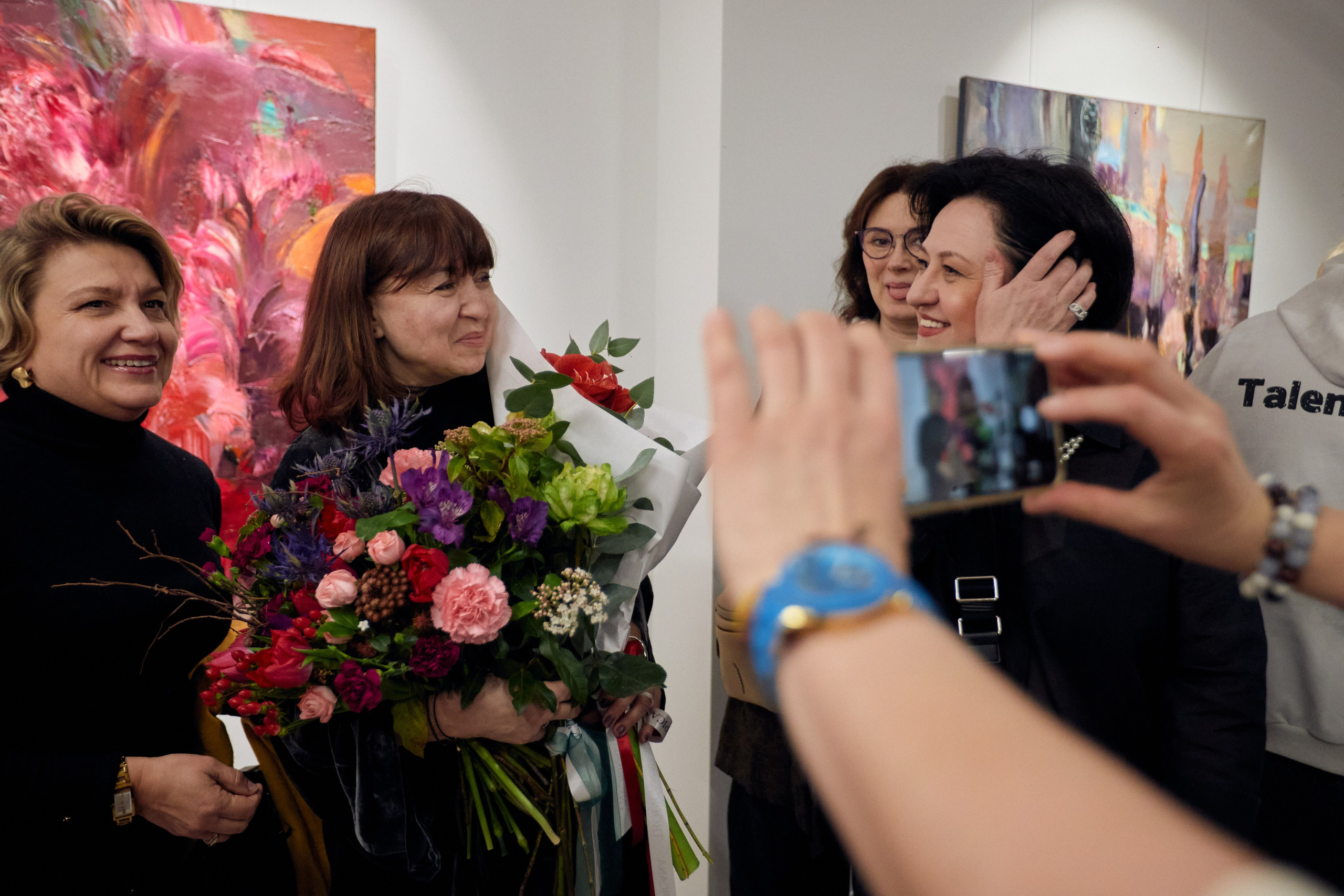 Открытие выставки краснодарской художницы Ларисы Блохиной. Фотограф Юлия Маринина