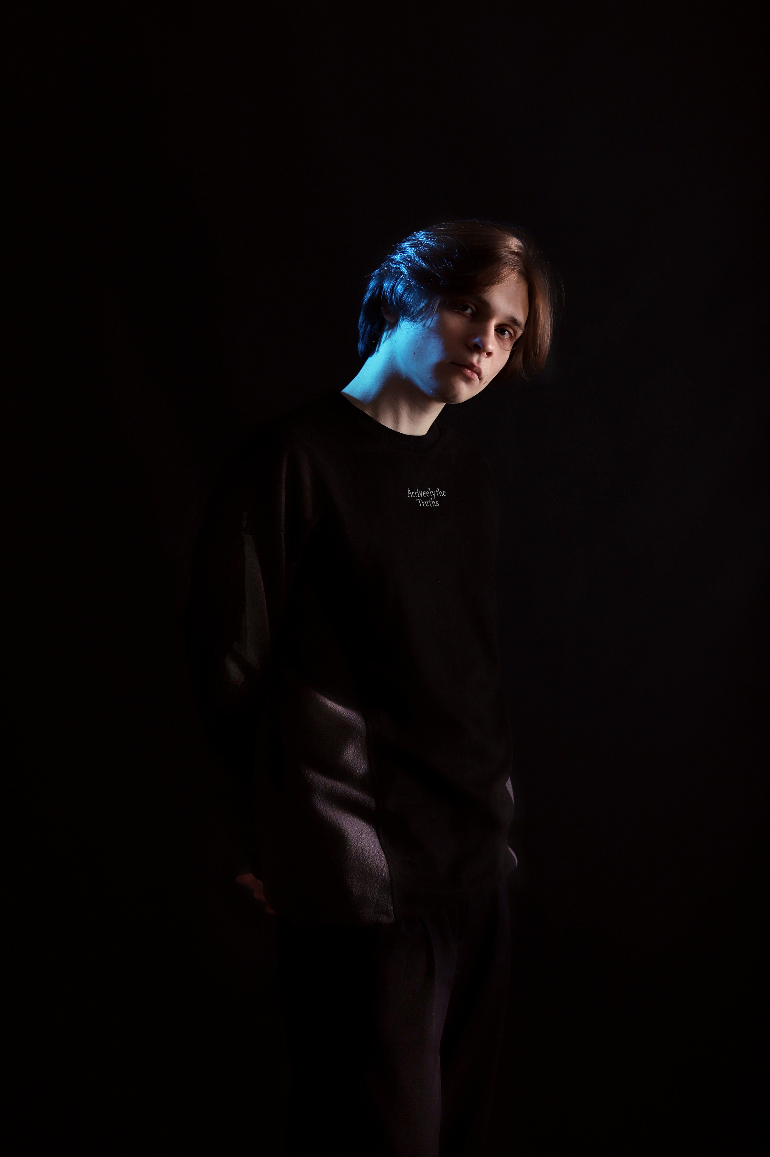 Мужская съемка в студии. Черный фон. Фотограф Кравченко Юлия. Энгельс